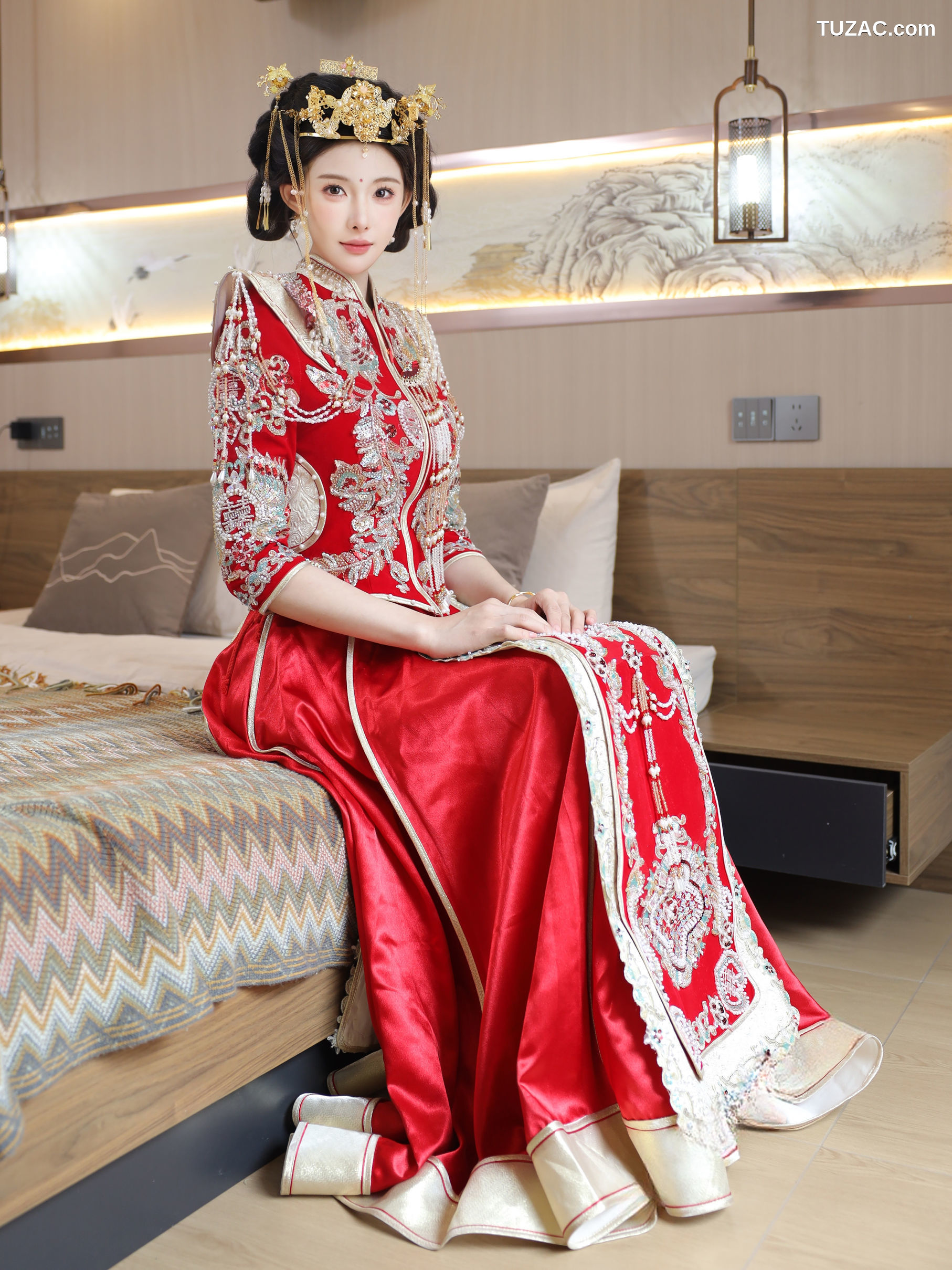 XR-Uncensored-梨霜儿-秀禾服-XiuRen秀人网-10742-内购私拍-2025.09.08