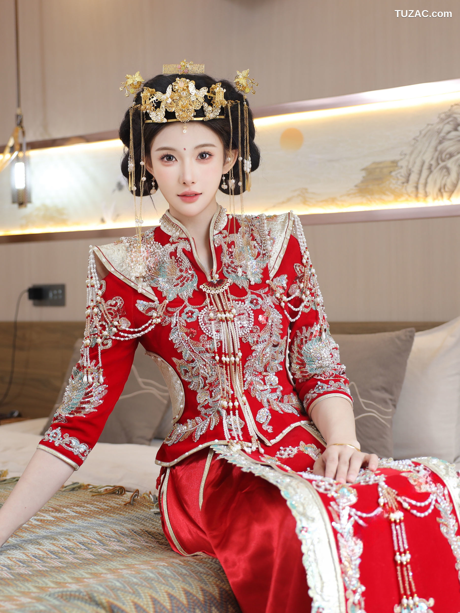 XR-Uncensored-梨霜儿-秀禾服-XiuRen秀人网-10742-内购私拍-2025.09.08