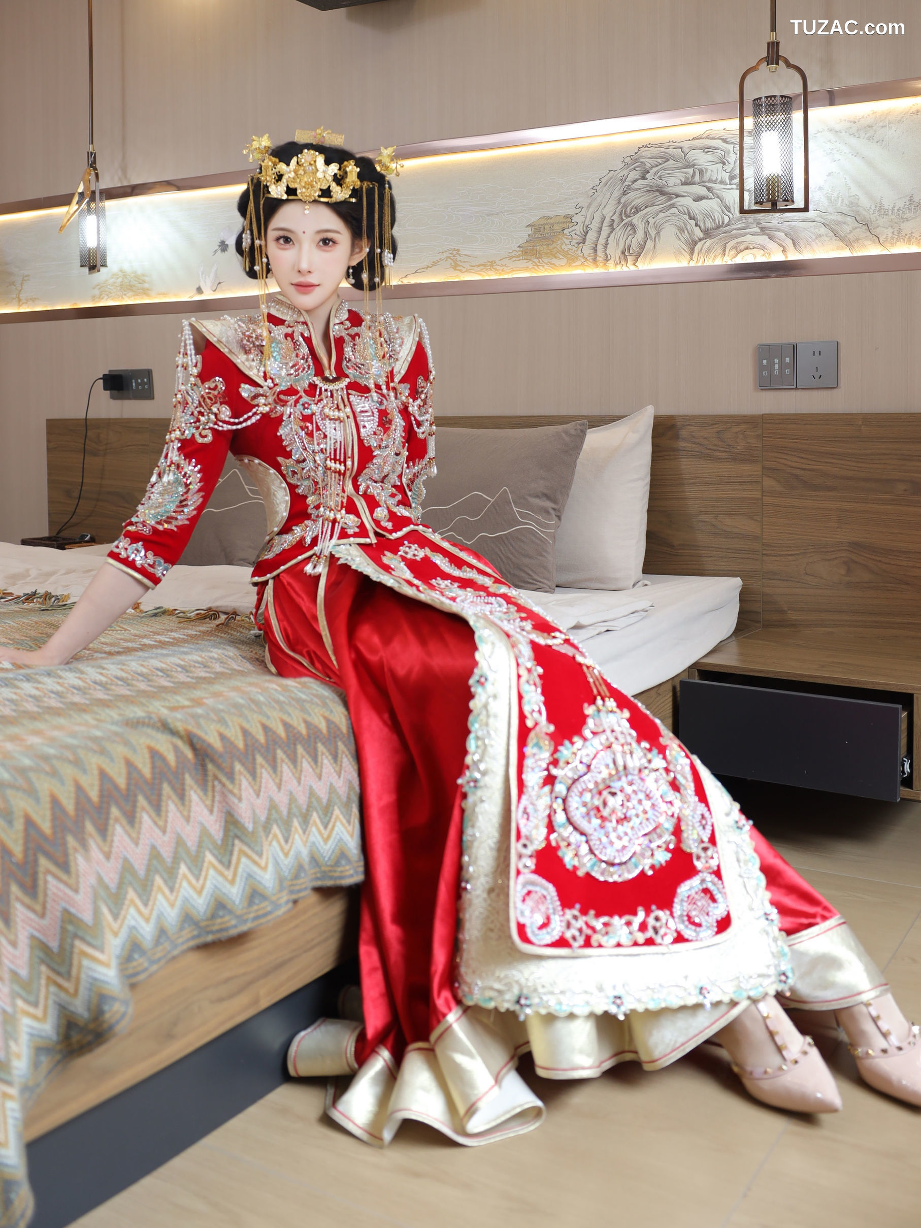 XR-Uncensored-梨霜儿-秀禾服-XiuRen秀人网-10742-内购私拍-2025.09.08