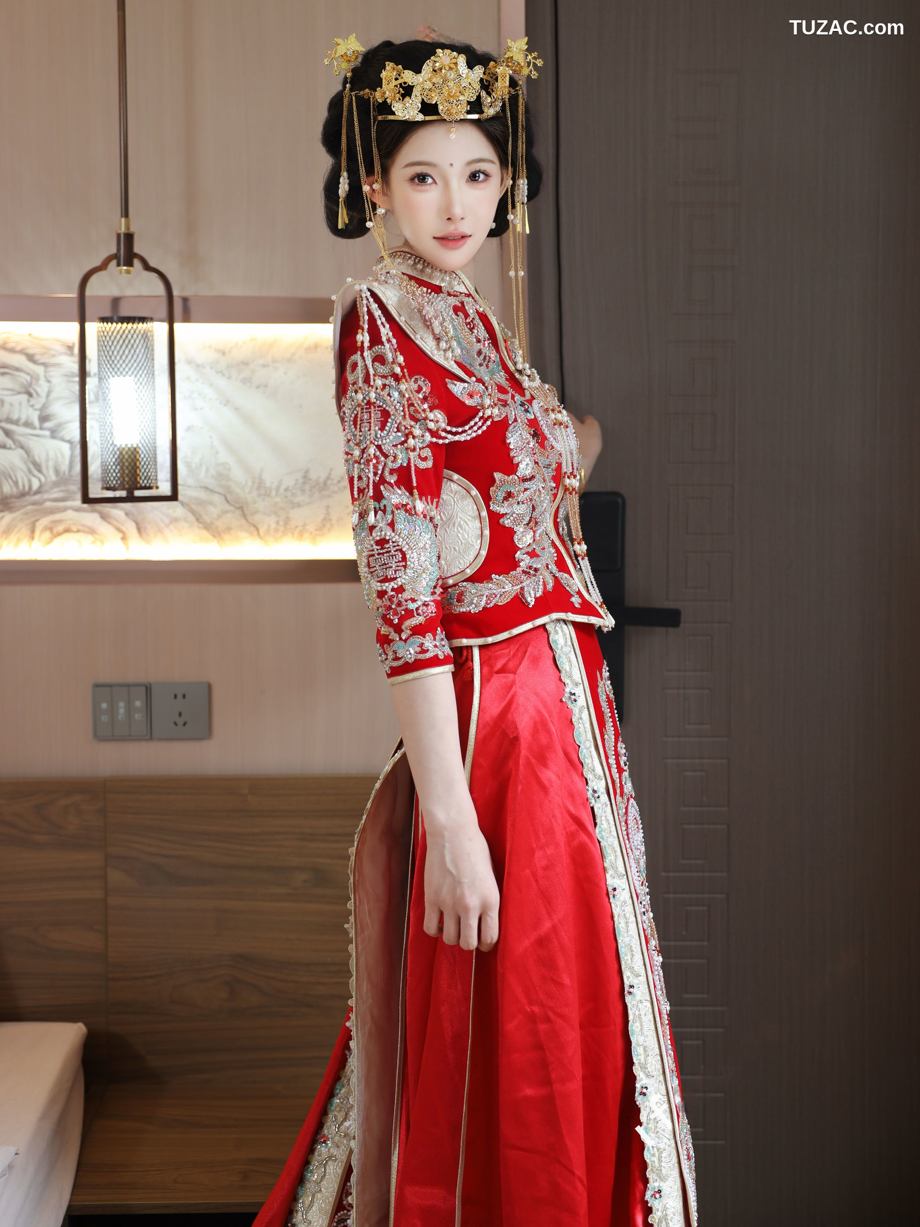 XR-Uncensored-梨霜儿-秀禾服-XiuRen秀人网-10742-内购私拍-2025.09.08