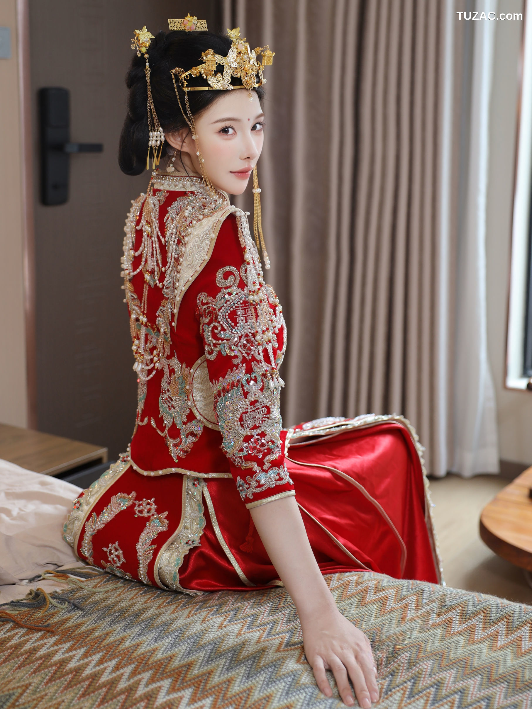 XR-Uncensored-梨霜儿-秀禾服-XiuRen秀人网-10742-内购私拍-2025.09.08