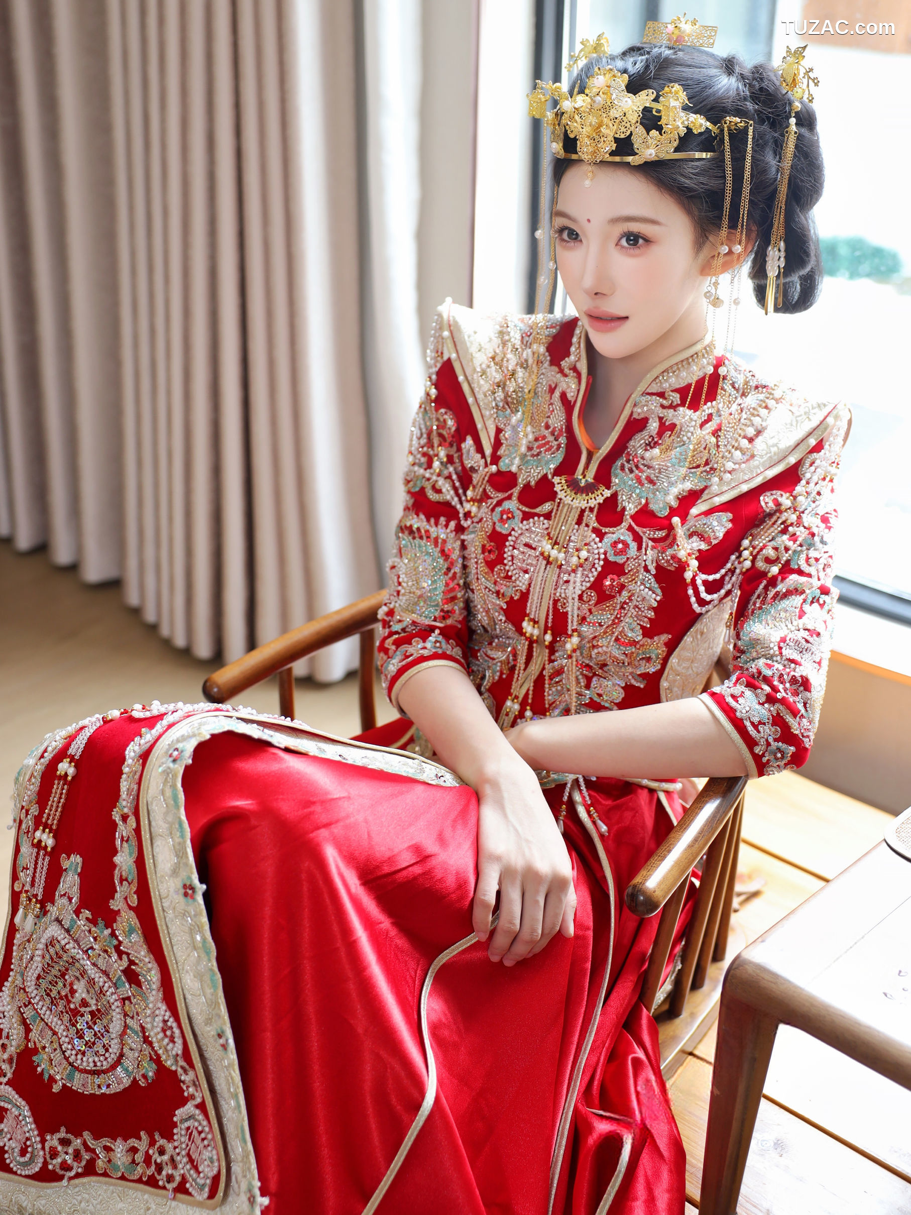 XR-Uncensored-梨霜儿-秀禾服-XiuRen秀人网-10742-内购私拍-2025.09.08