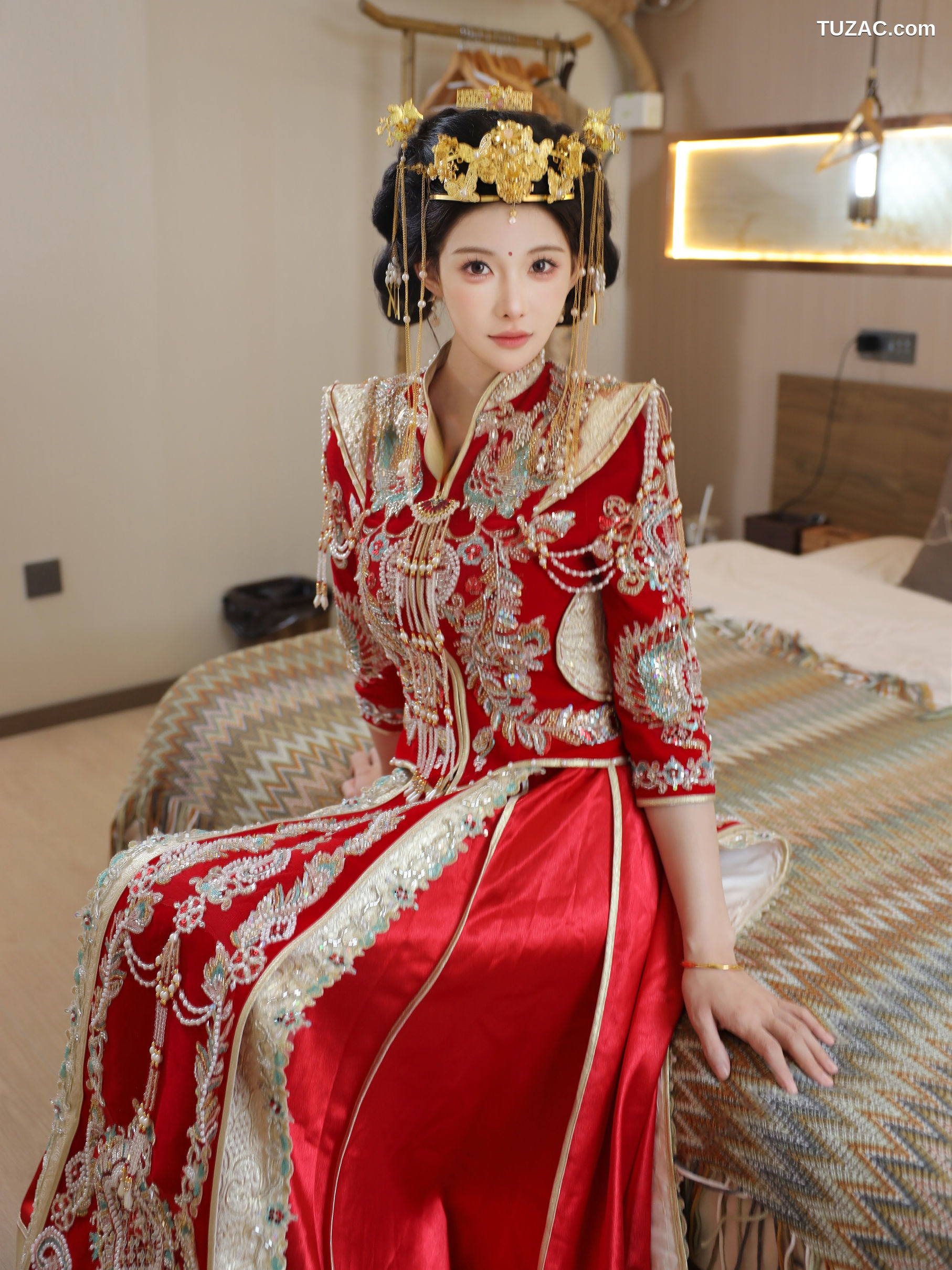 XR-Uncensored-梨霜儿-秀禾服-XiuRen秀人网-10742-内购私拍-2025.09.08