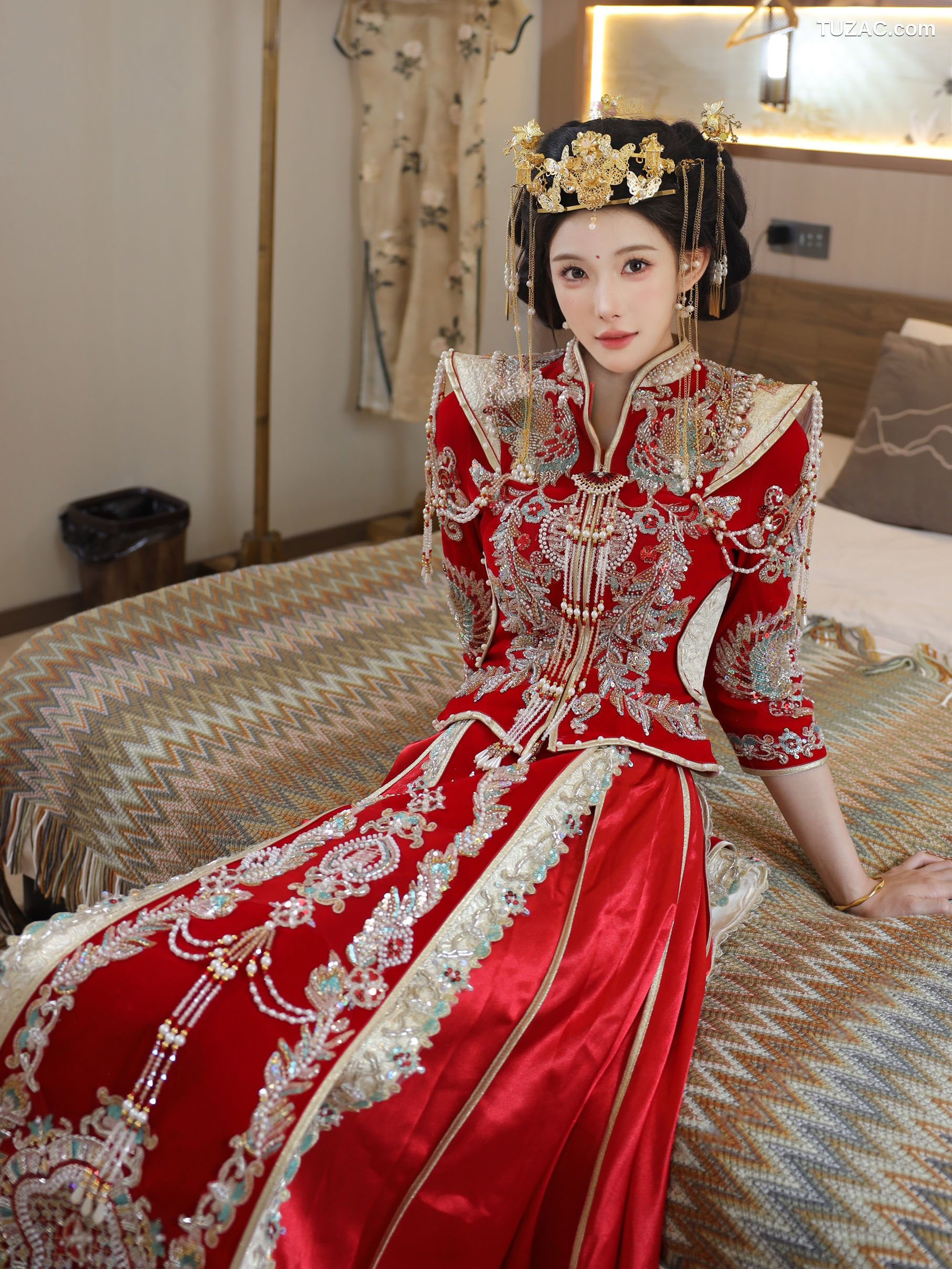 XR-Uncensored-梨霜儿-秀禾服-XiuRen秀人网-10742-内购私拍-2025.09.08