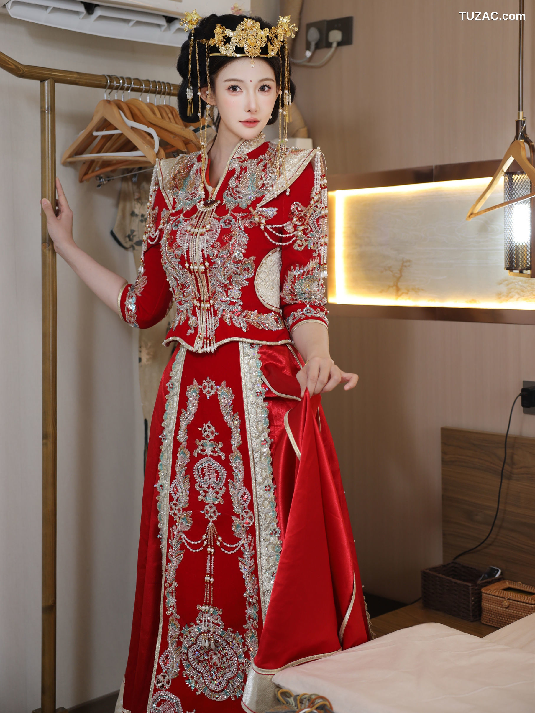 XR-Uncensored-梨霜儿-秀禾服-XiuRen秀人网-10742-内购私拍-2025.09.08