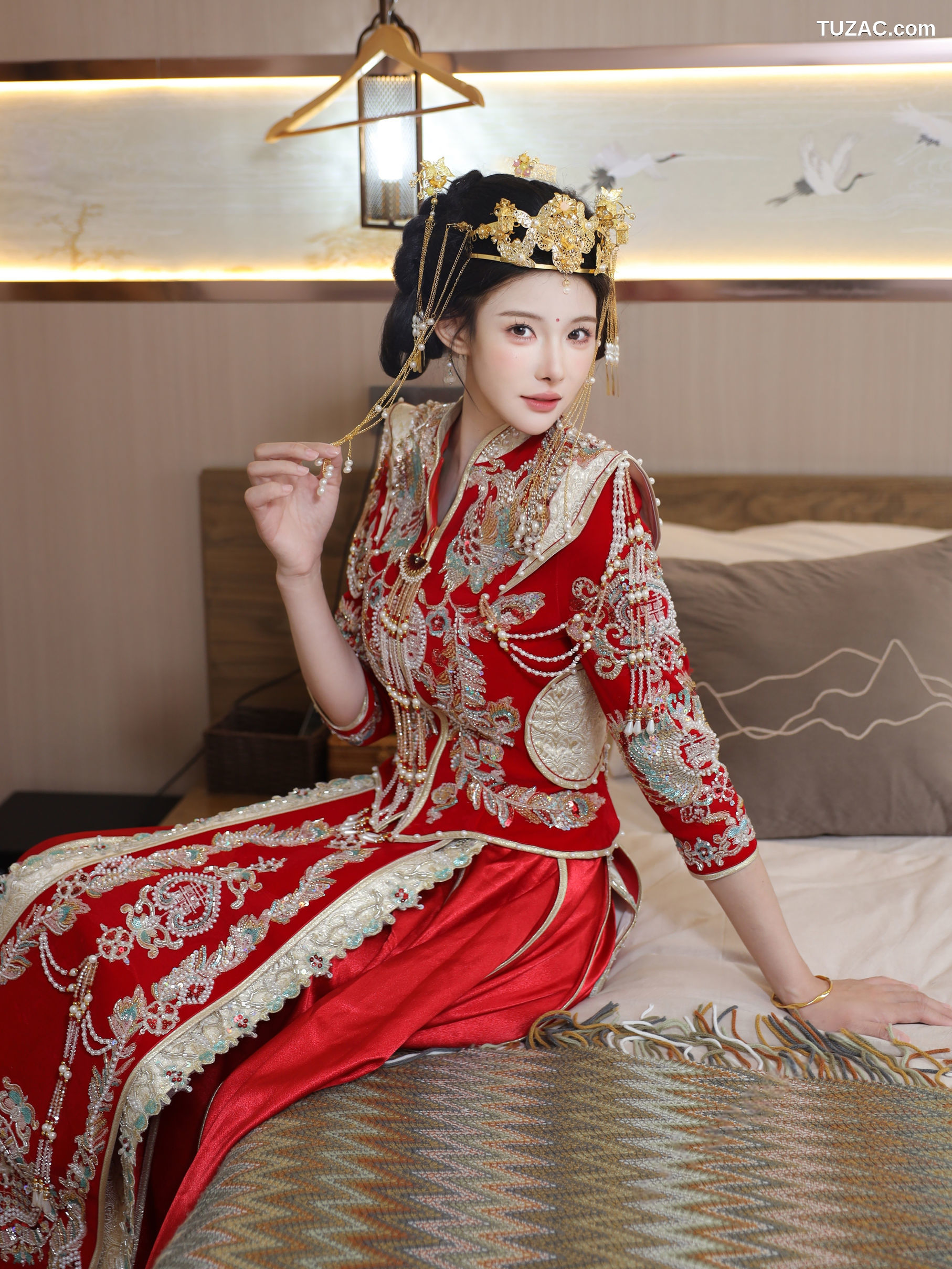 XR-Uncensored-梨霜儿-秀禾服-XiuRen秀人网-10742-内购私拍-2025.09.08