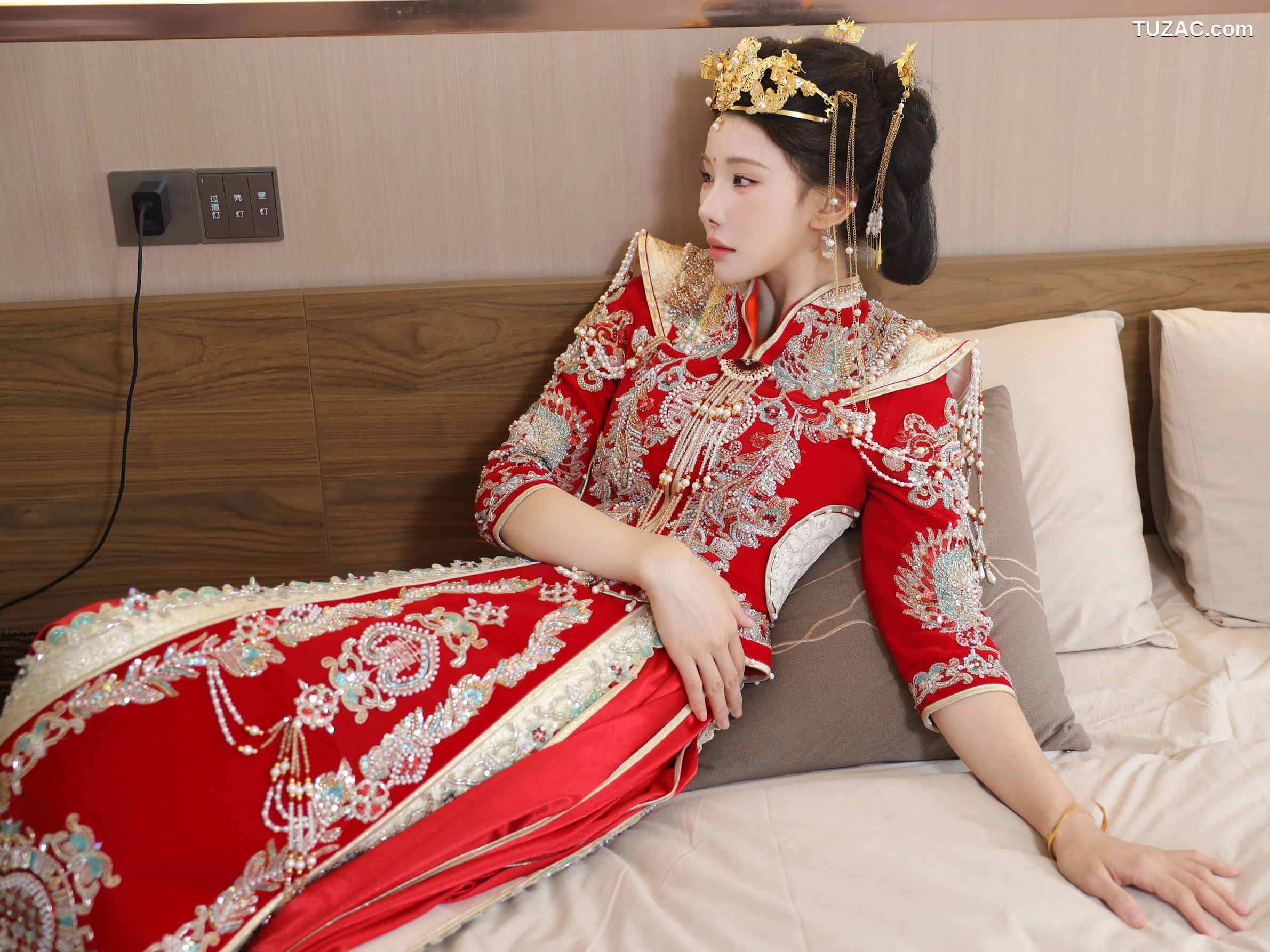 XR-Uncensored-梨霜儿-秀禾服-XiuRen秀人网-10742-内购私拍-2025.09.08