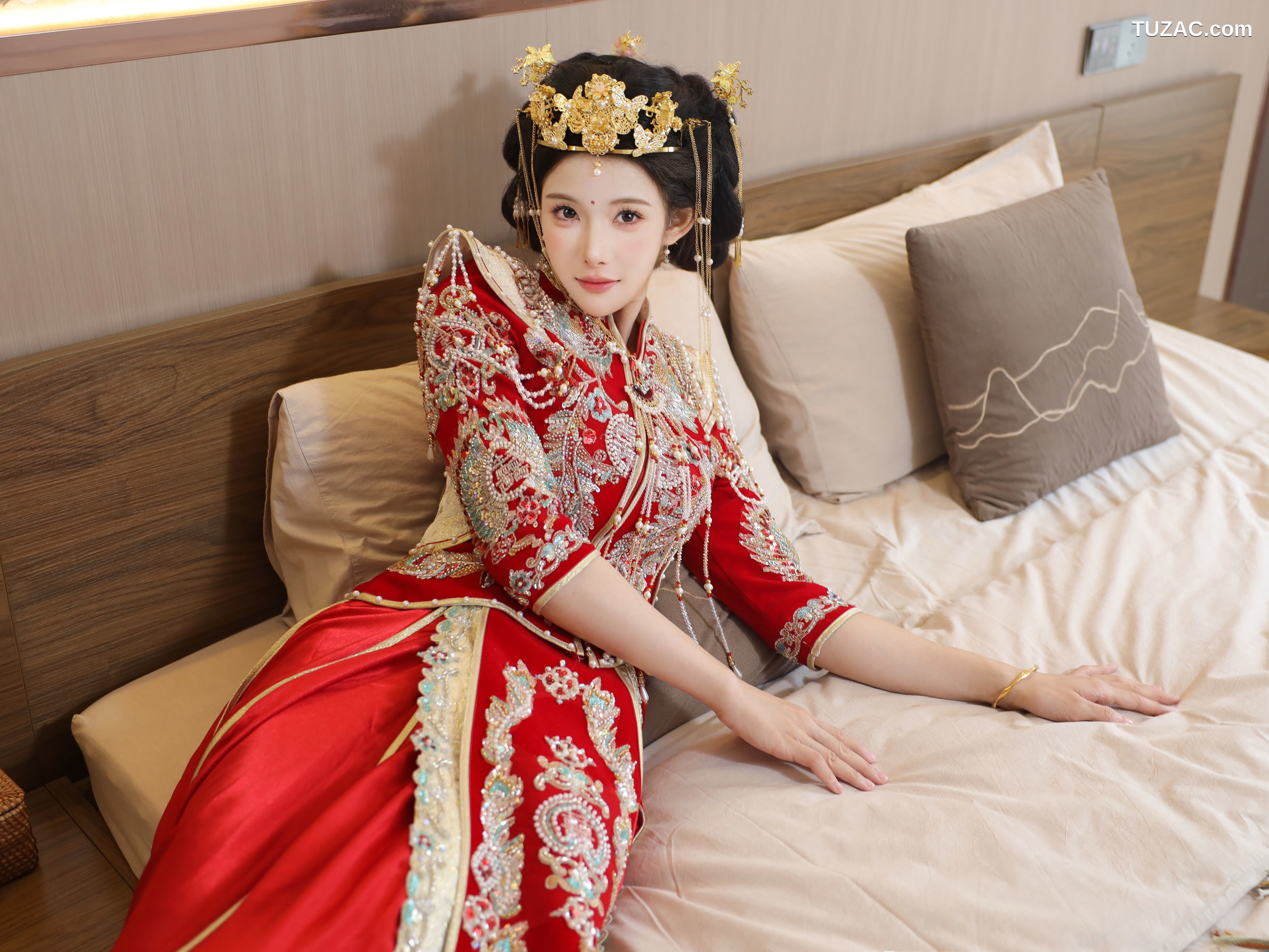 XR-Uncensored-梨霜儿-秀禾服-XiuRen秀人网-10742-内购私拍-2025.09.08