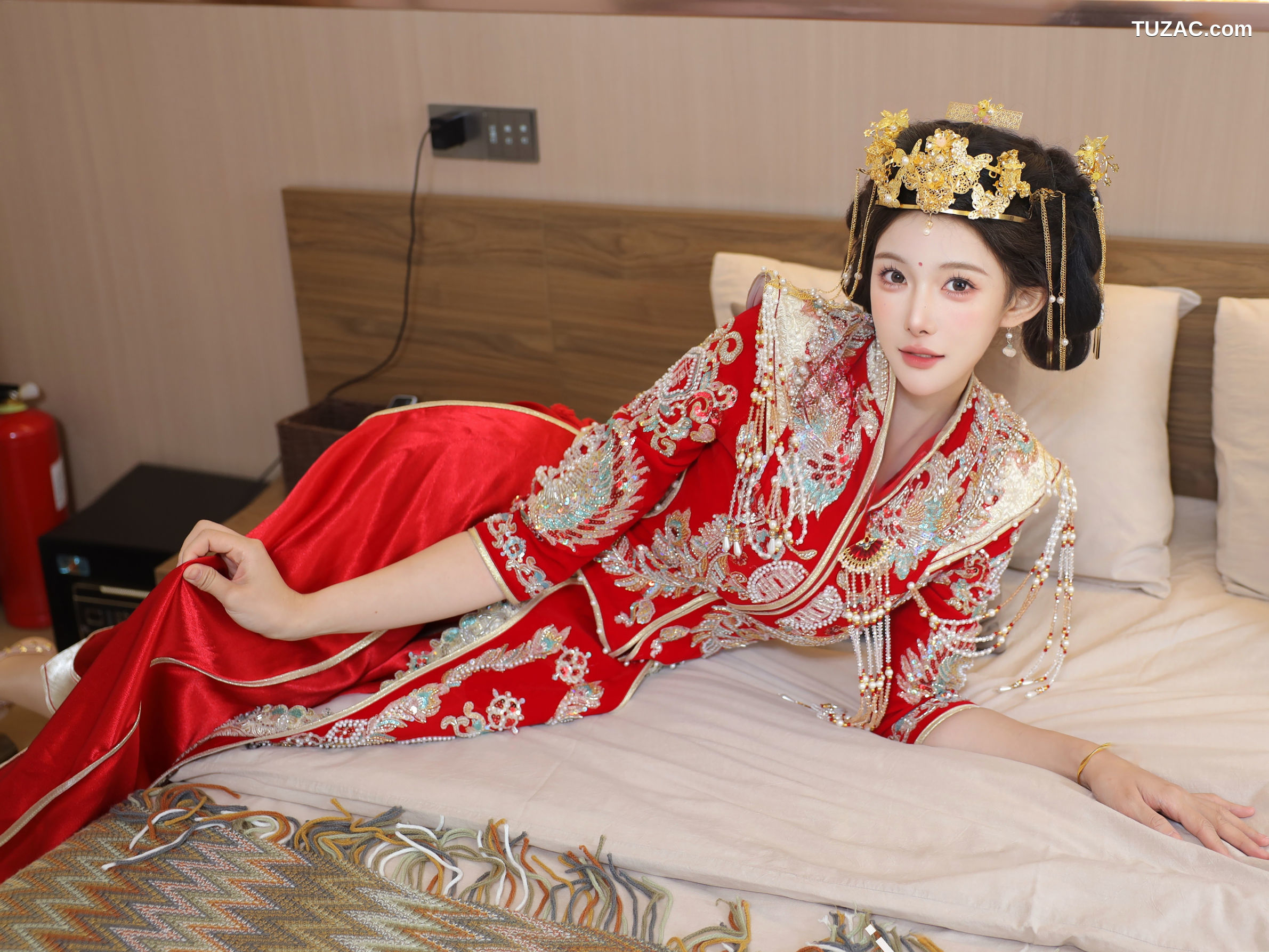 XR-Uncensored-梨霜儿-秀禾服-XiuRen秀人网-10742-内购私拍-2025.09.08