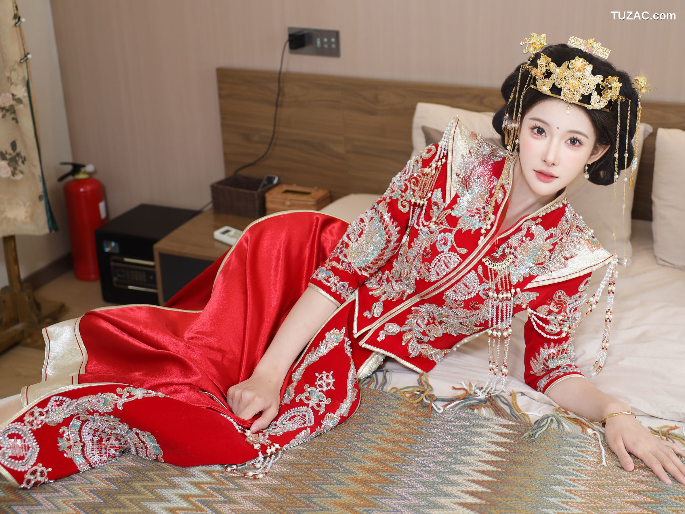 XR-Uncensored-梨霜儿-秀禾服-XiuRen秀人网-10742-内购私拍-2025.09.08