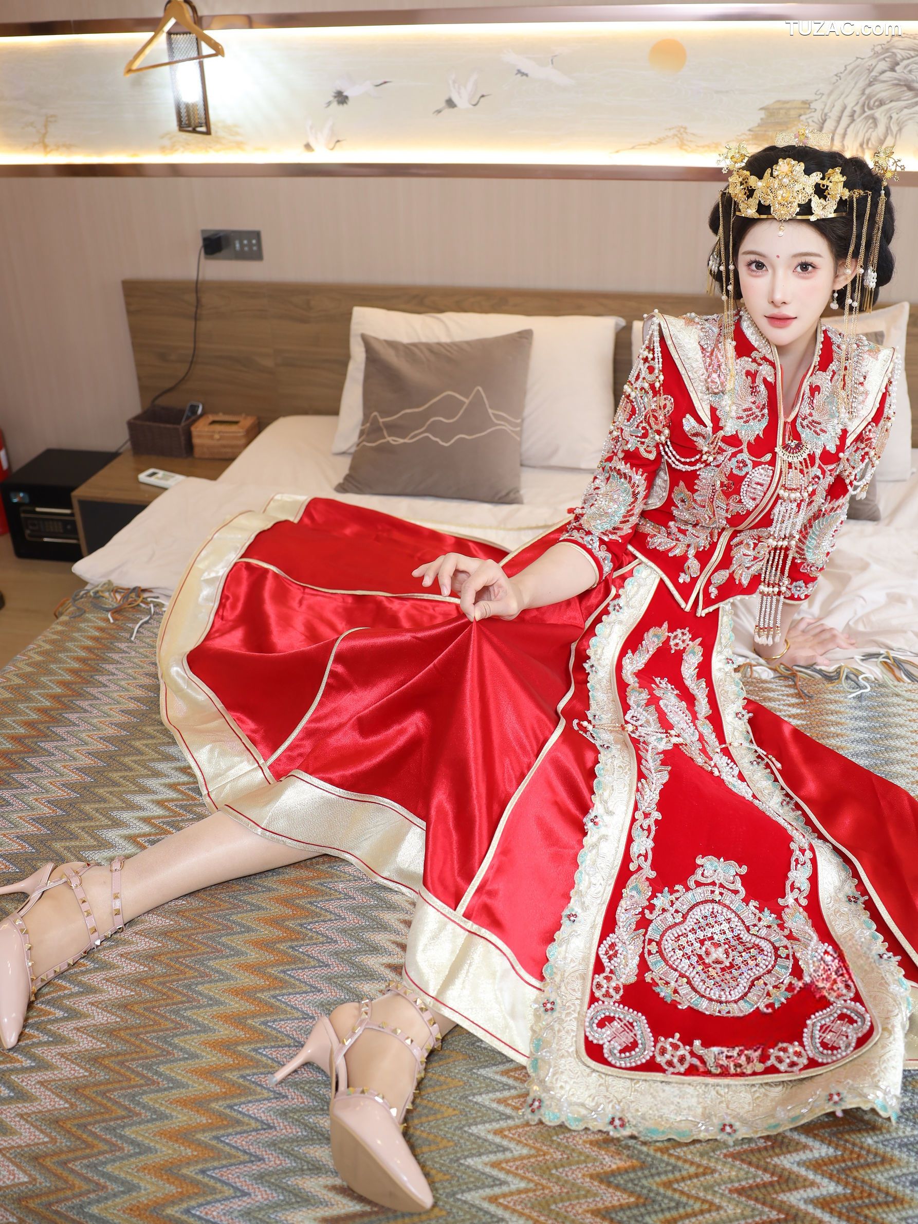 XR-Uncensored-梨霜儿-秀禾服-XiuRen秀人网-10742-内购私拍-2025.09.08