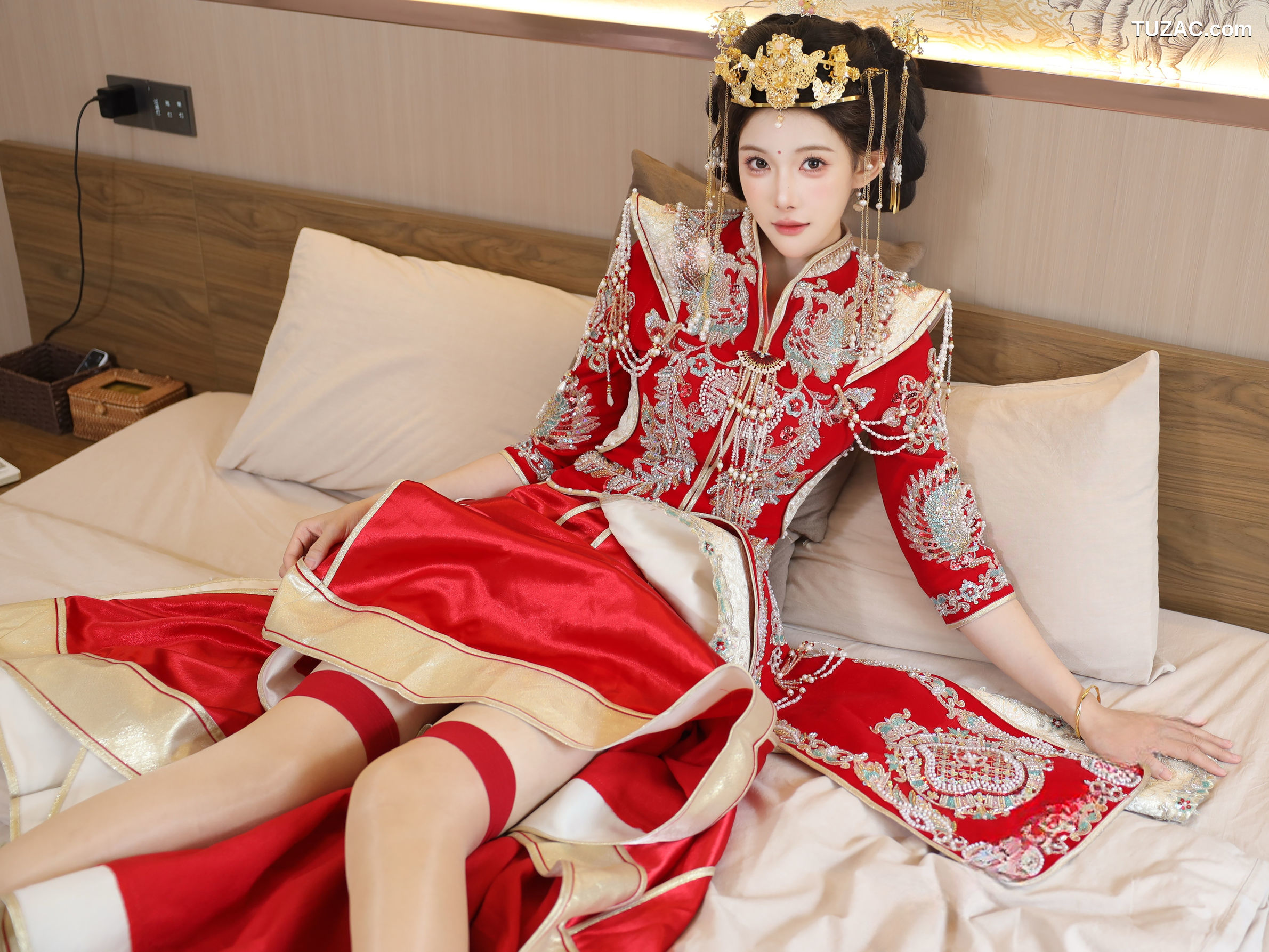 XR-Uncensored-梨霜儿-秀禾服-XiuRen秀人网-10742-内购私拍-2025.09.08