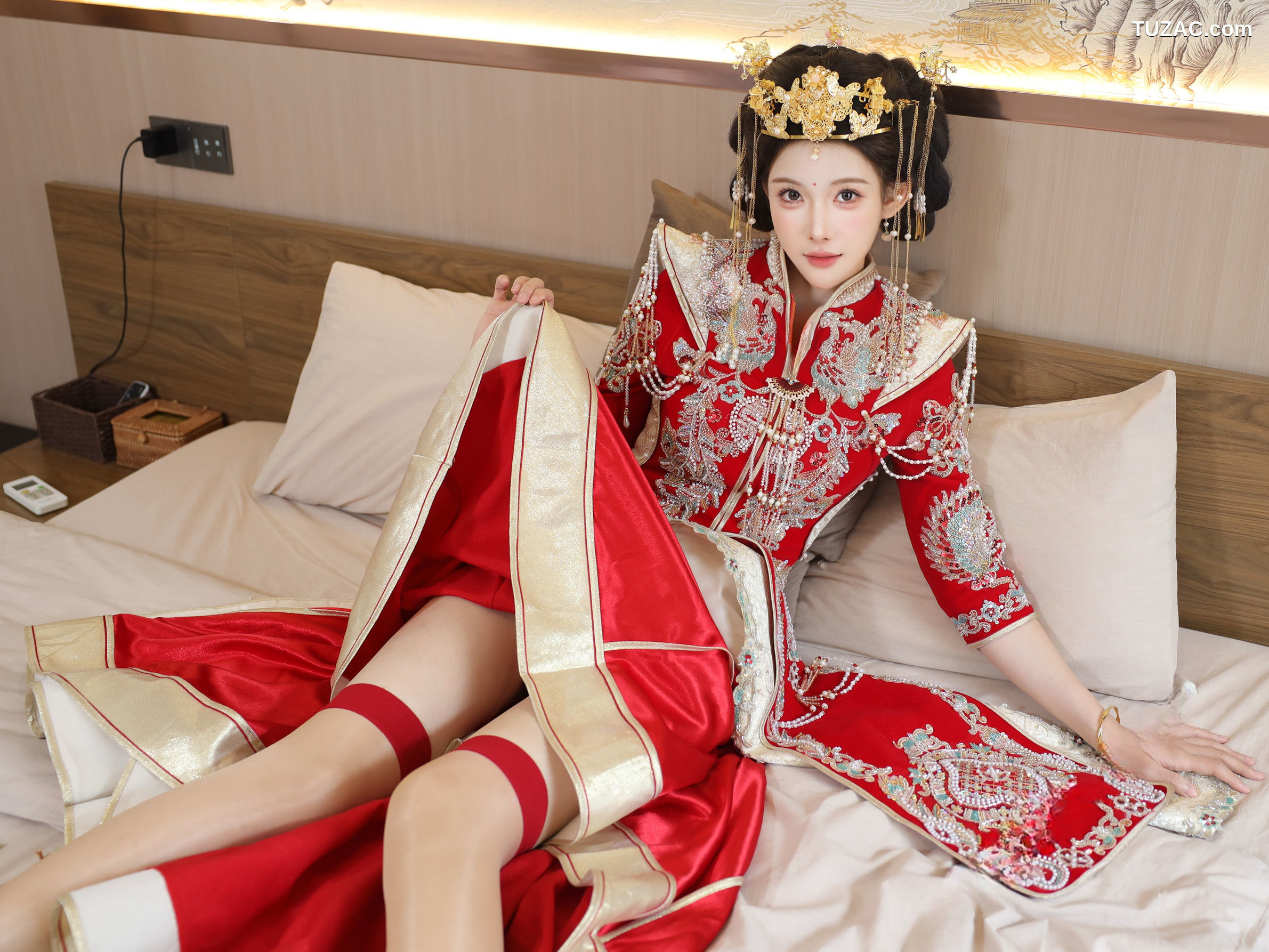 XR-Uncensored-梨霜儿-秀禾服-XiuRen秀人网-10742-内购私拍-2025.09.08