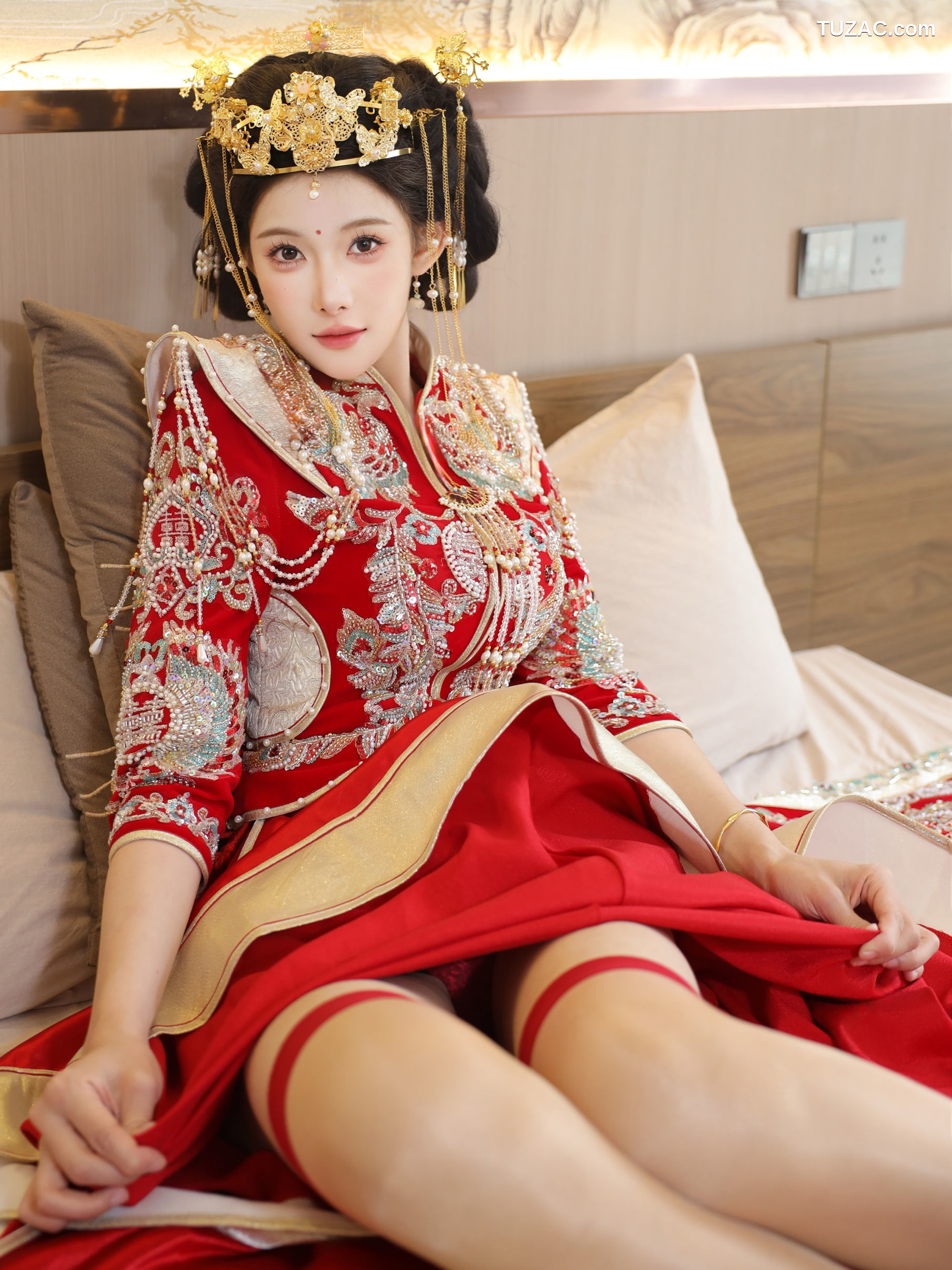 XR-Uncensored-梨霜儿-秀禾服-XiuRen秀人网-10742-内购私拍-2025.09.08