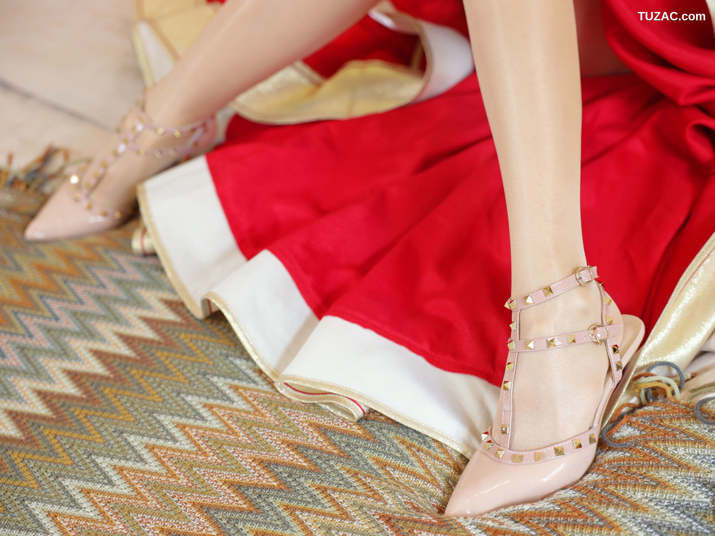 XR-Uncensored-梨霜儿-秀禾服-XiuRen秀人网-10742-内购私拍-2025.09.08