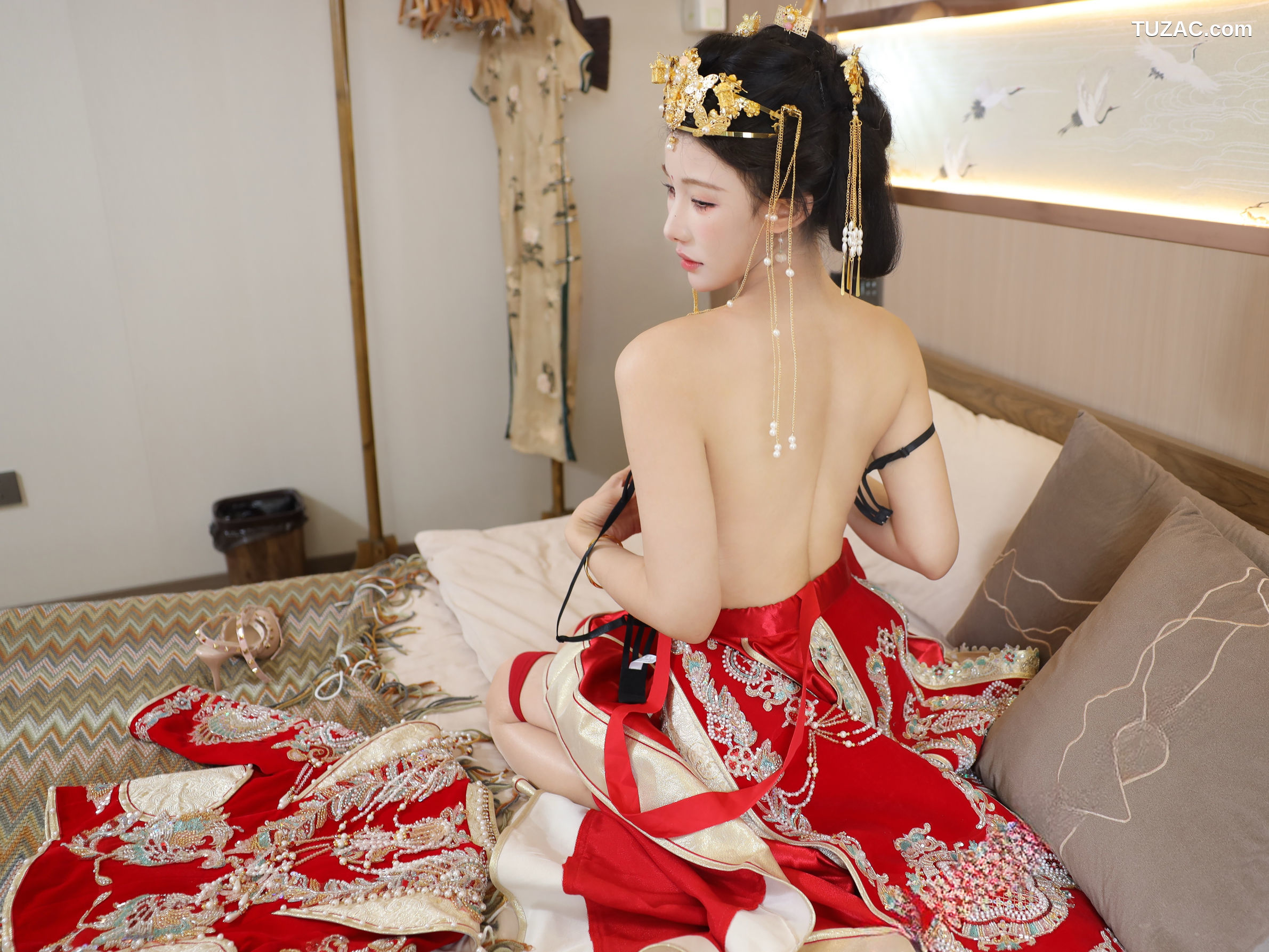 XR-Uncensored-梨霜儿-秀禾服-XiuRen秀人网-10742-内购私拍-2025.09.08