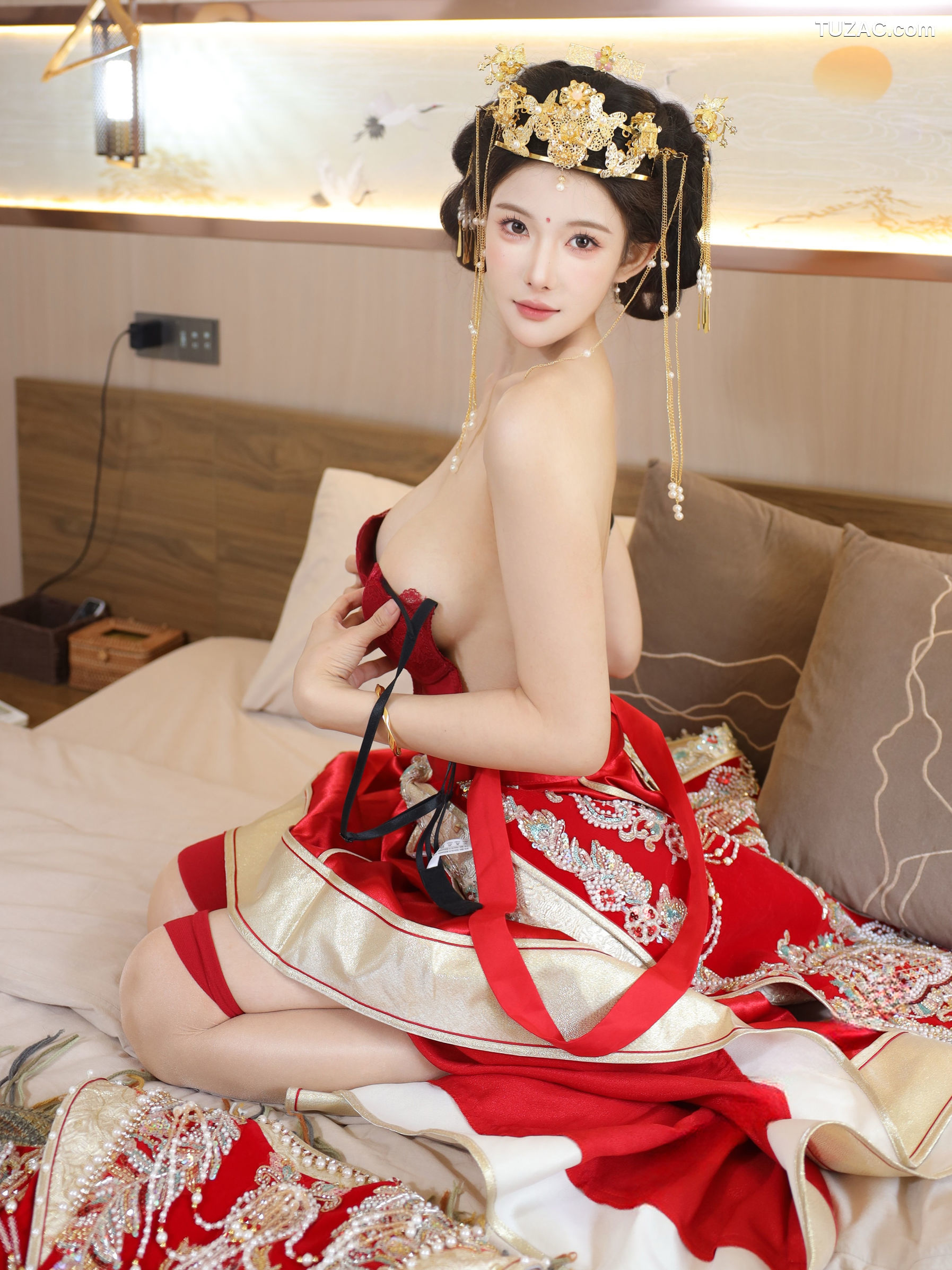 XR-Uncensored-梨霜儿-秀禾服-XiuRen秀人网-10742-内购私拍-2025.09.08