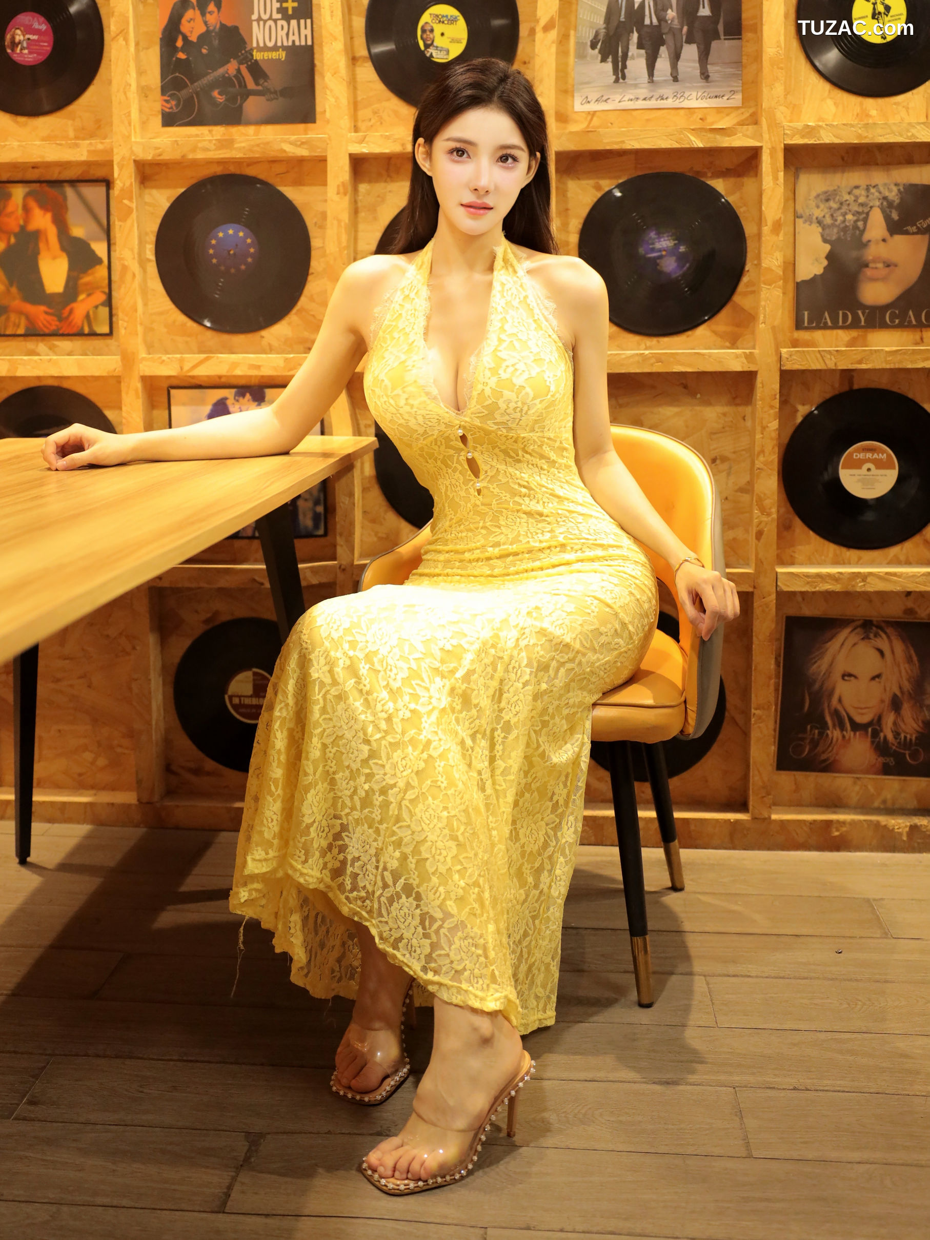 XR-Uncensored-梨霜儿-黑胶唱片-XiuRen秀人网-10715-黄色连衣裙-2025.09.01