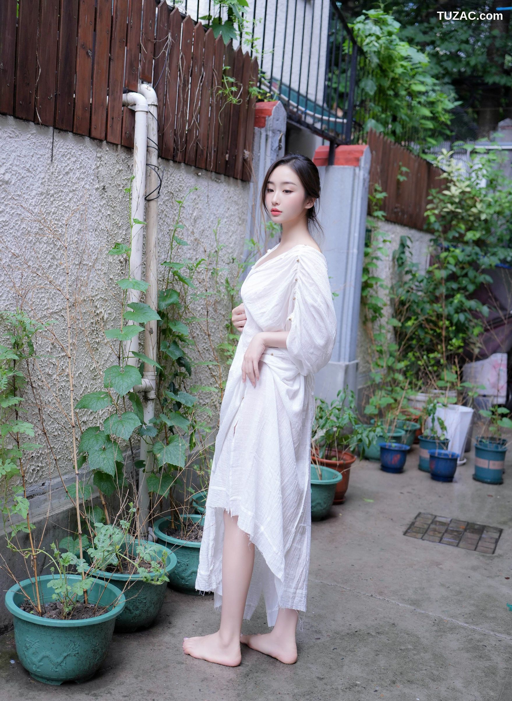 XR-Uncensored-楠芝-身着白色长裙的美女画家-XiuRen秀人网-10603-内购私拍-2025.07.31