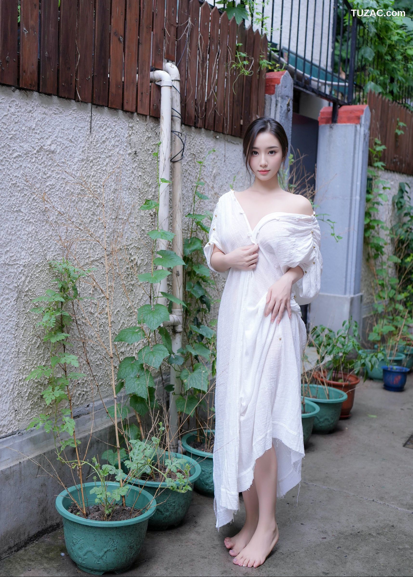 XR-Uncensored-楠芝-身着白色长裙的美女画家-XiuRen秀人网-10603-内购私拍-2025.07.31