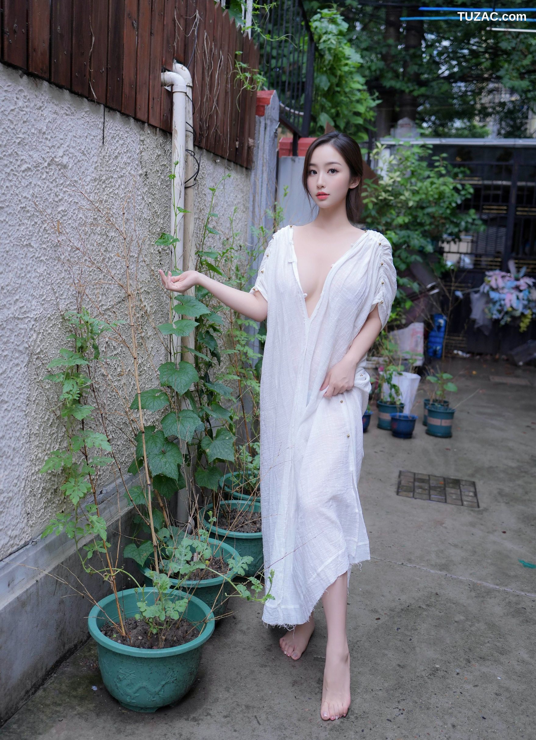 XR-Uncensored-楠芝-身着白色长裙的美女画家-XiuRen秀人网-10603-内购私拍-2025.07.31