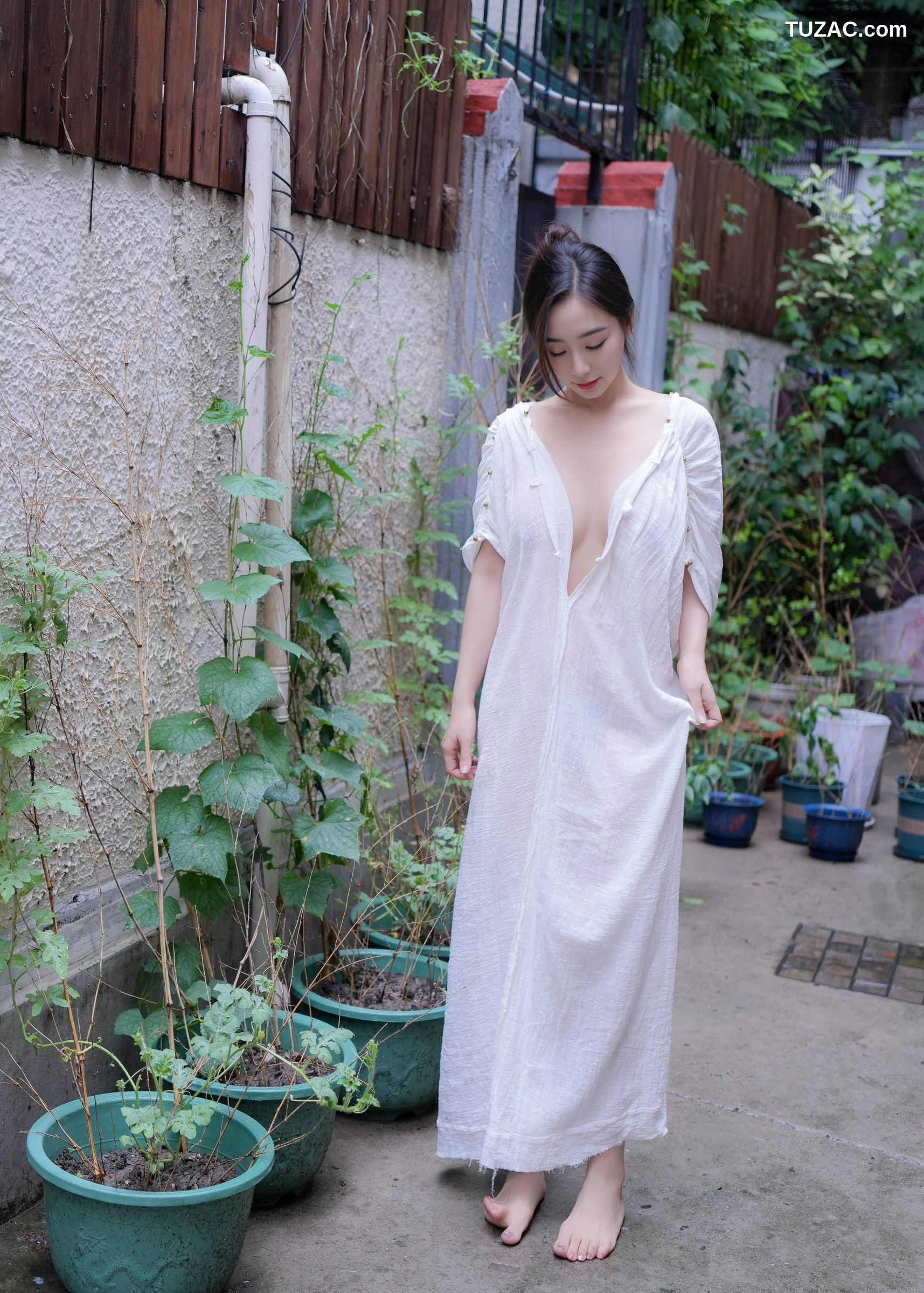 XR-Uncensored-楠芝-身着白色长裙的美女画家-XiuRen秀人网-10603-内购私拍-2025.07.31