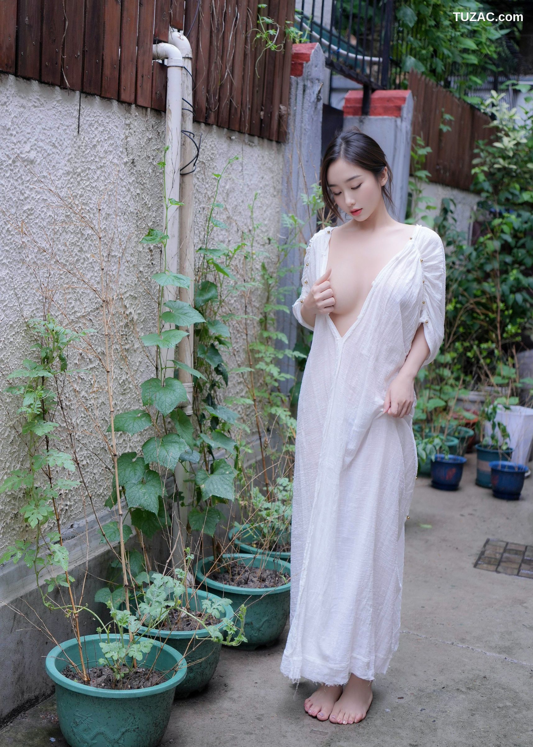 XR-Uncensored-楠芝-身着白色长裙的美女画家-XiuRen秀人网-10603-内购私拍-2025.07.31