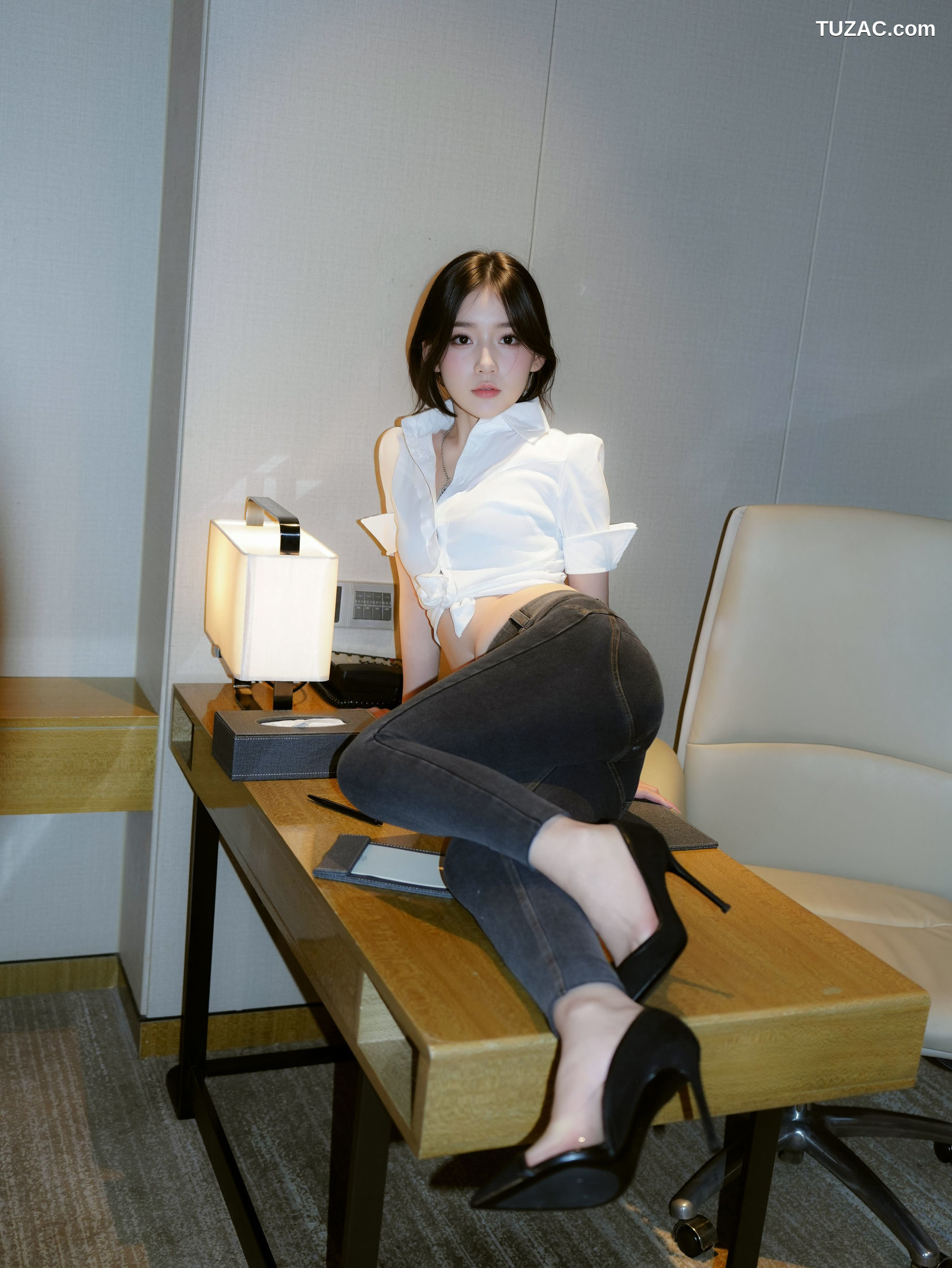 XR-Uncensored-汁汁-实习期女秘书-XiuRen秀人网-10785-内购私拍-2025.09.19