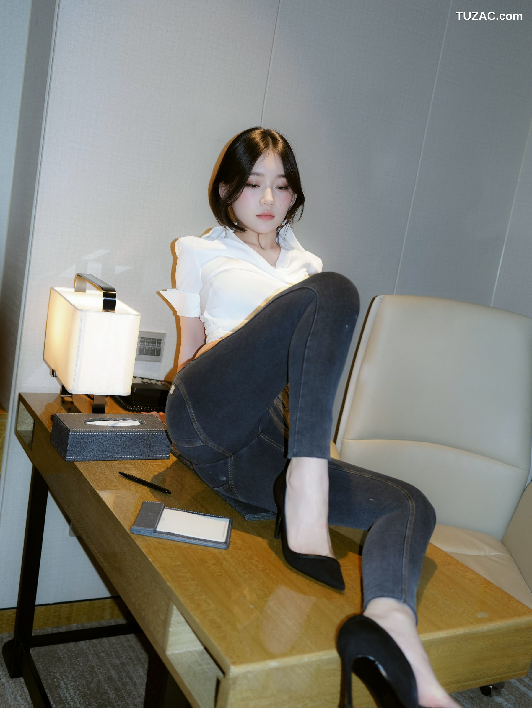 XR-Uncensored-汁汁-实习期女秘书-XiuRen秀人网-10785-内购私拍-2025.09.19