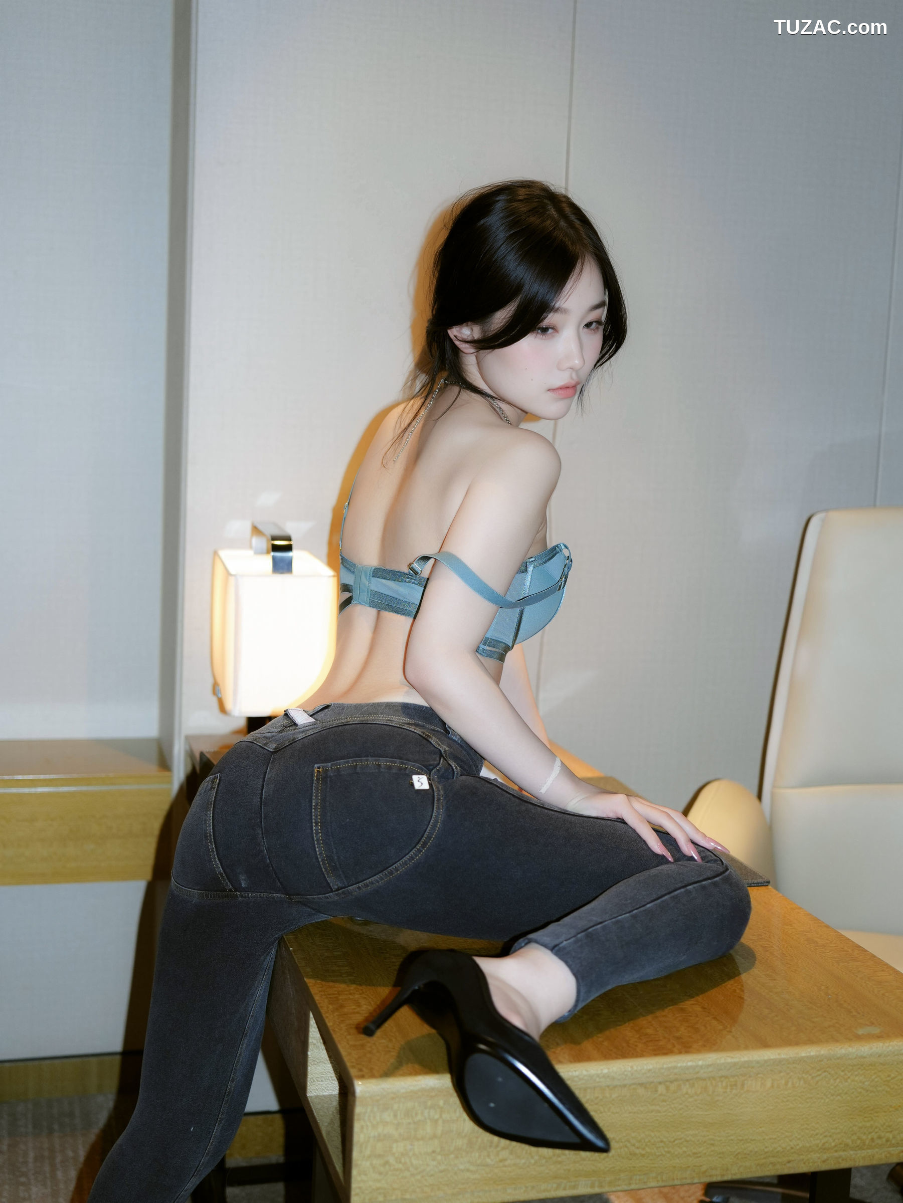 XR-Uncensored-汁汁-实习期女秘书-XiuRen秀人网-10785-内购私拍-2025.09.19