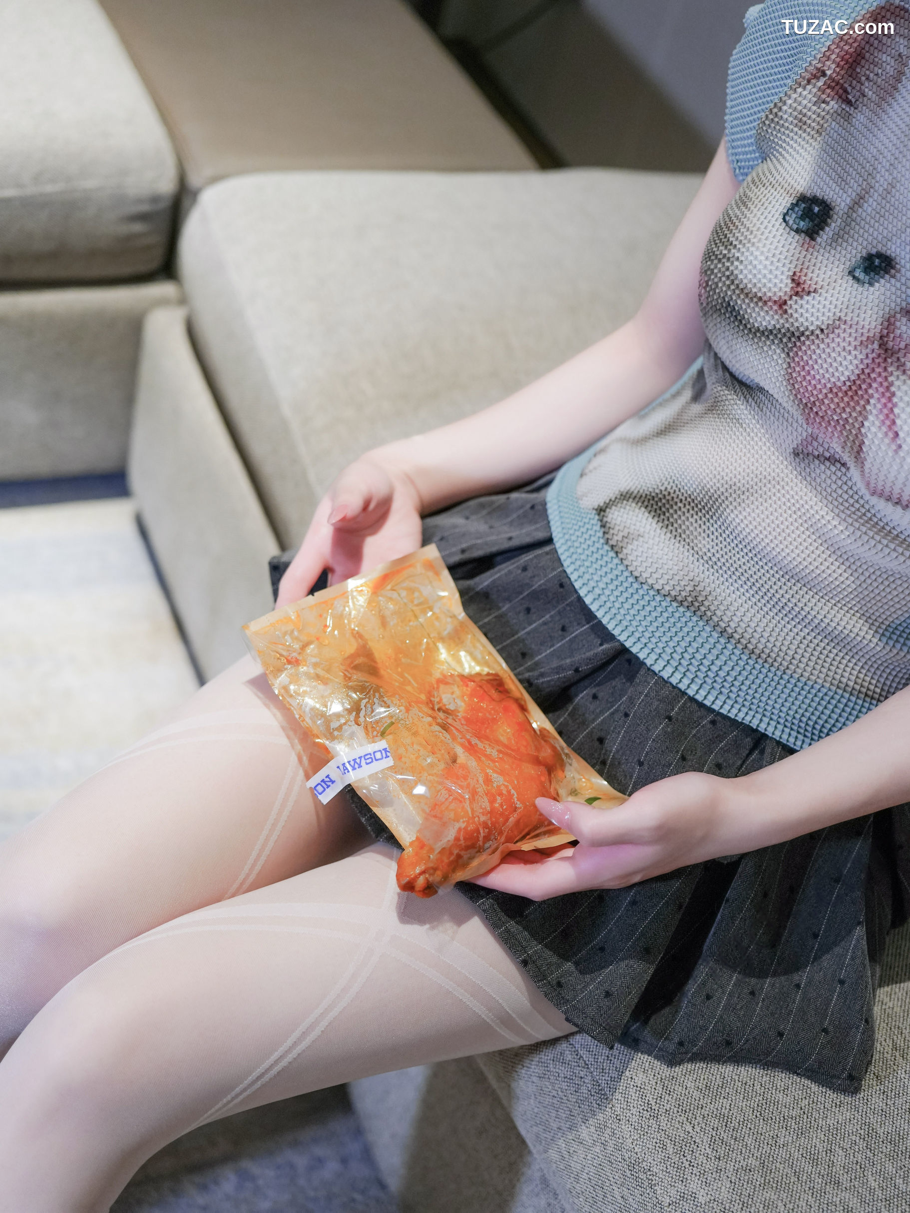 XR-Uncensored-汁汁-爱吃鸡腿的姑娘-XiuRen秀人网-10830-内购私拍-2025.09.30