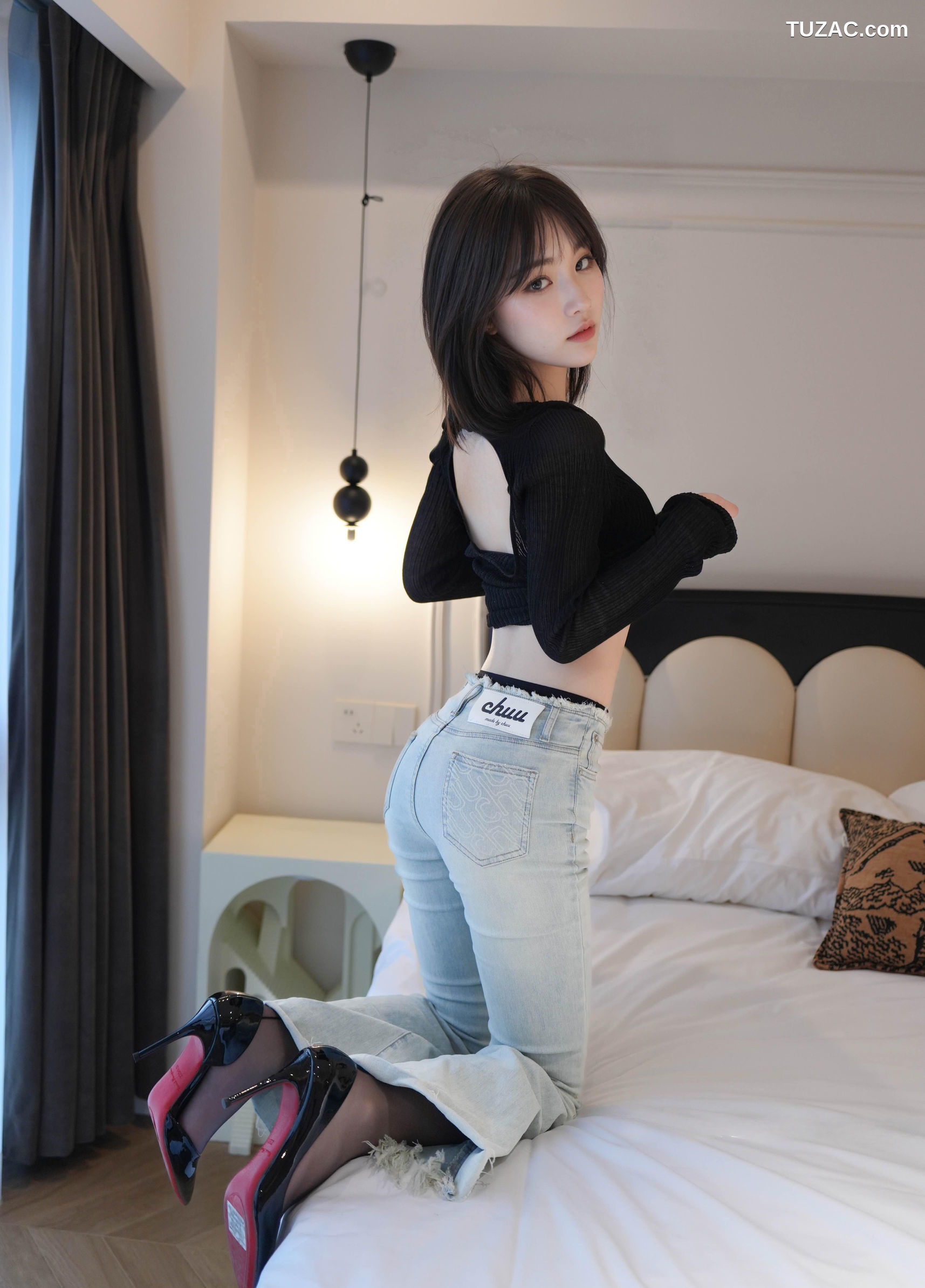 XR-Uncensored-汁汁-牛仔裤下的虾线黑丝-XiuRen秀人网-10374-内购私拍-2025.06.06