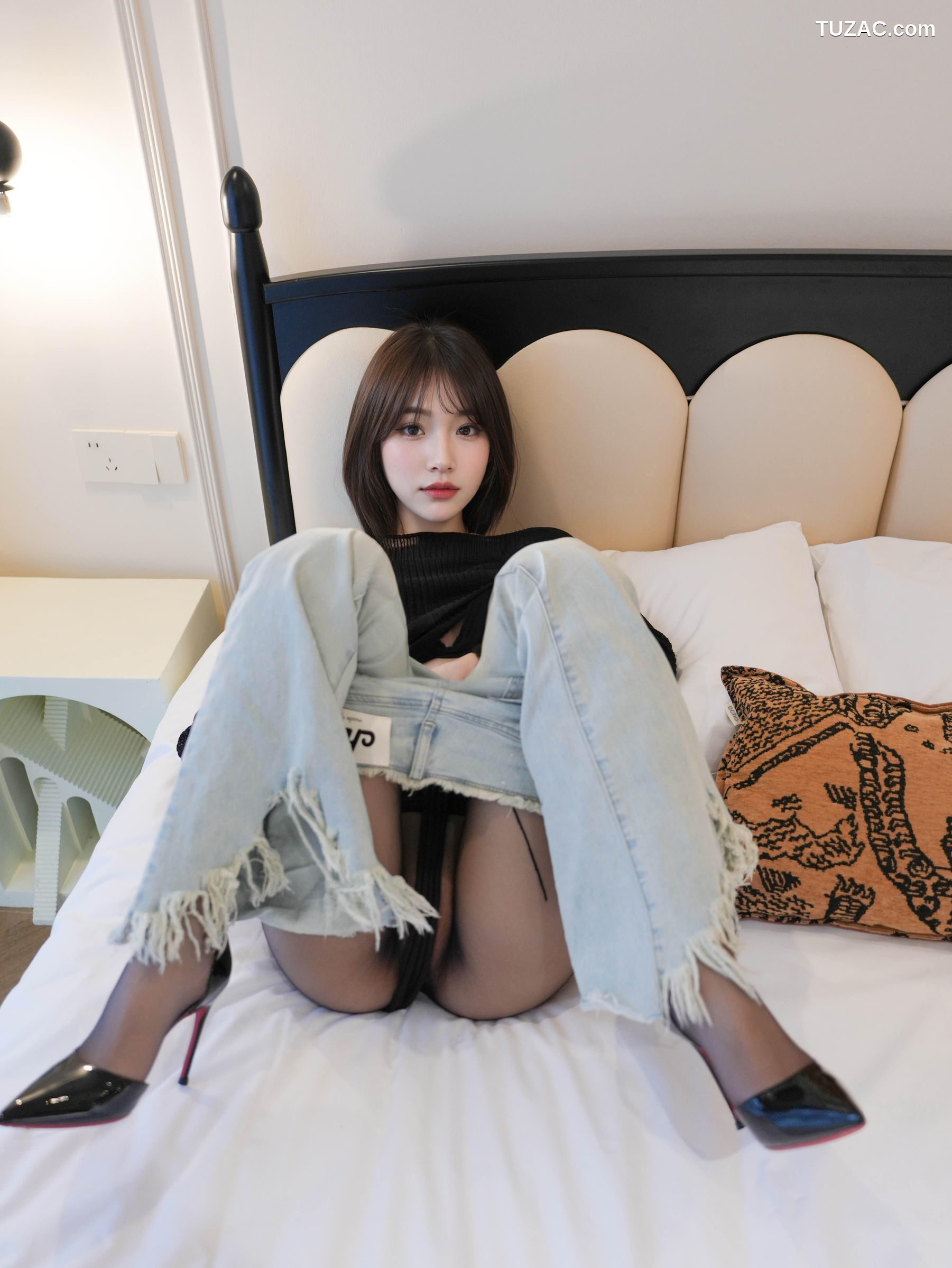 XR-Uncensored-汁汁-牛仔裤下的虾线黑丝-XiuRen秀人网-10374-内购私拍-2025.06.06