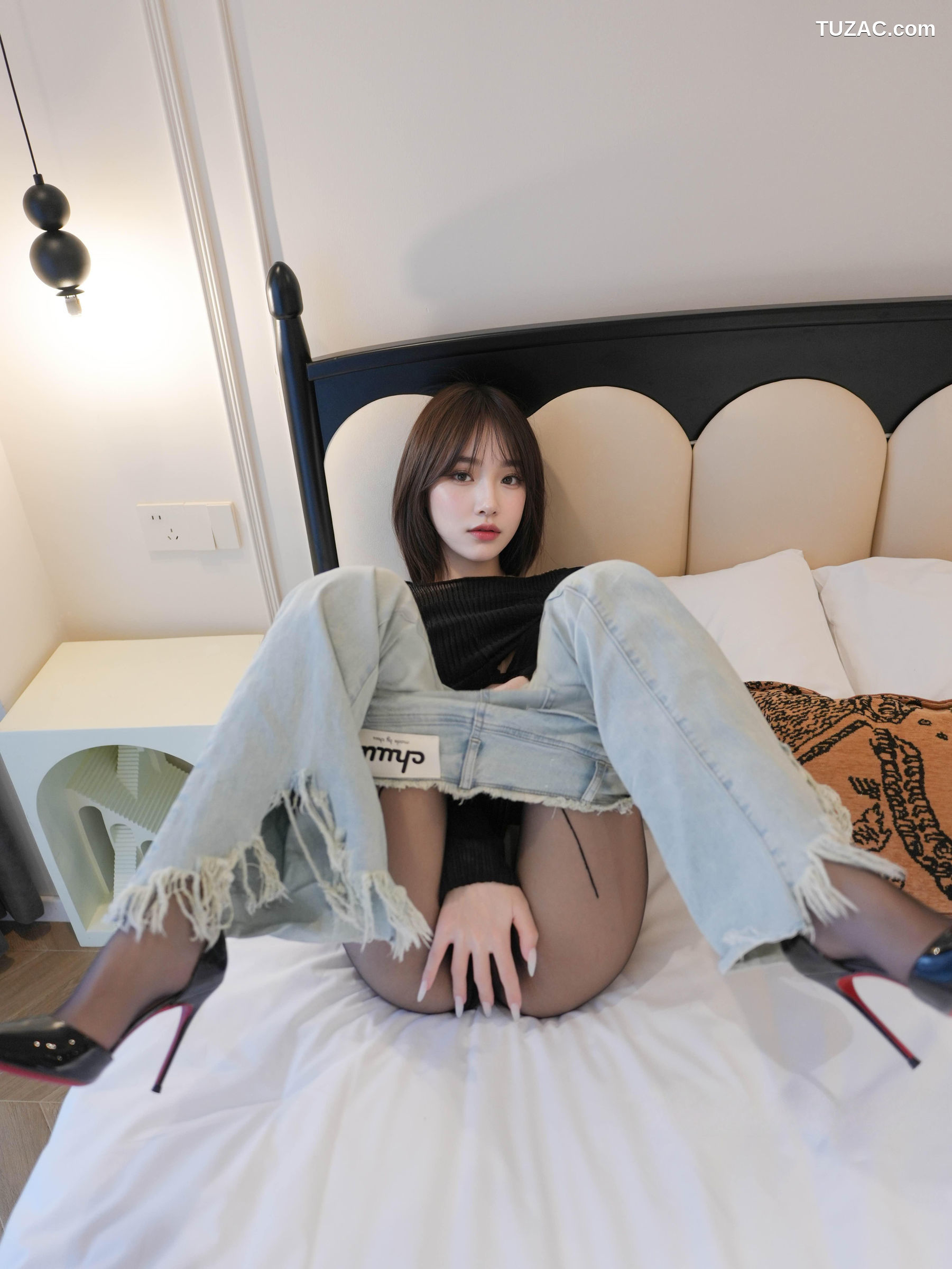 XR-Uncensored-汁汁-牛仔裤下的虾线黑丝-XiuRen秀人网-10374-内购私拍-2025.06.06