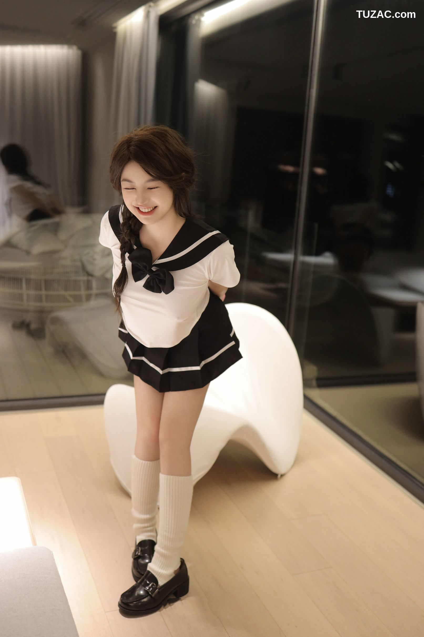 XR-Uncensored-沈思怡-JK清纯学妹内购版-XiuRen秀人网-8229-内购私拍
