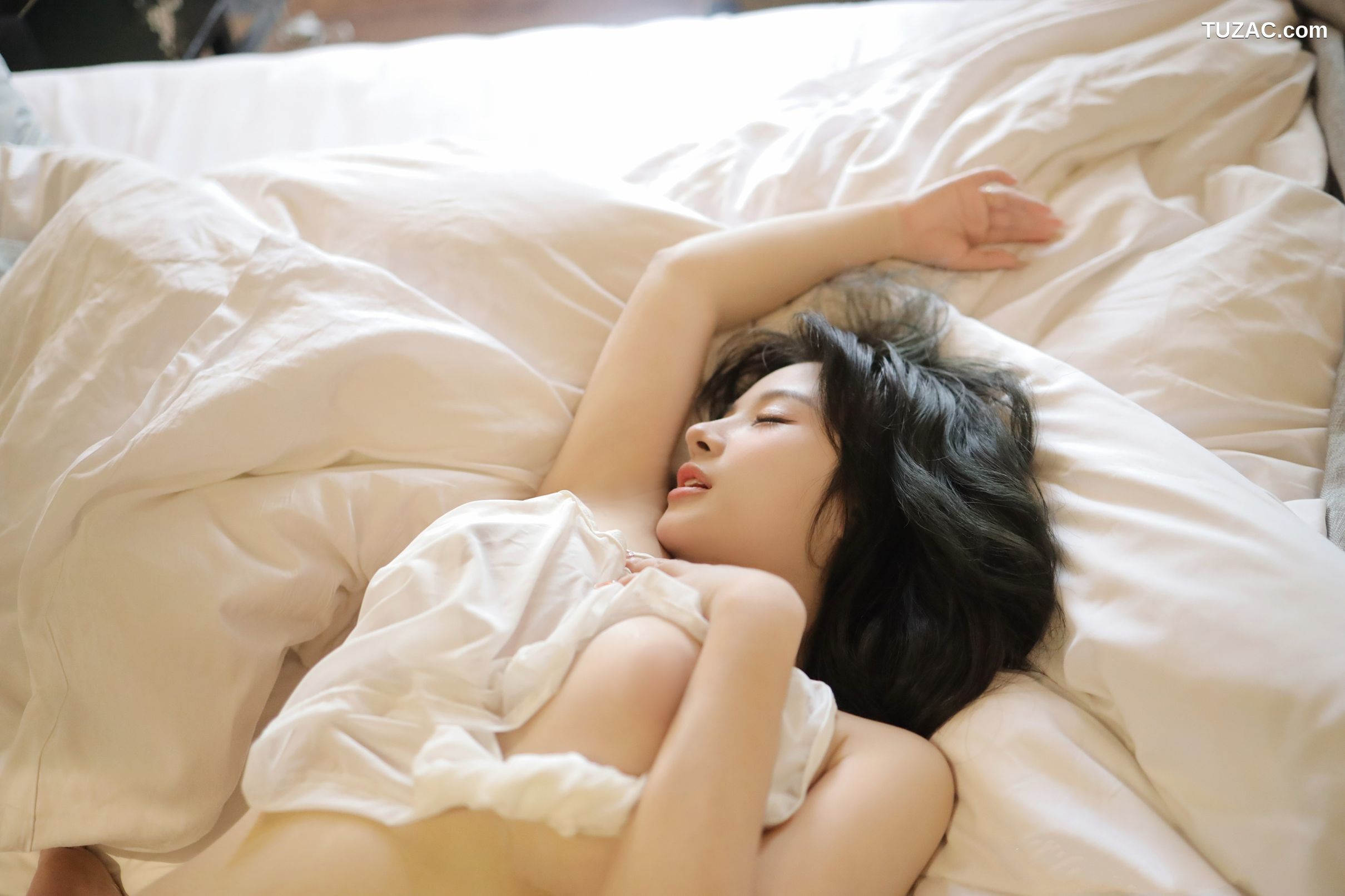 XR-Uncensored-沈思怡-色白内衣内购版-XiuRen秀人网-8002-内购私拍