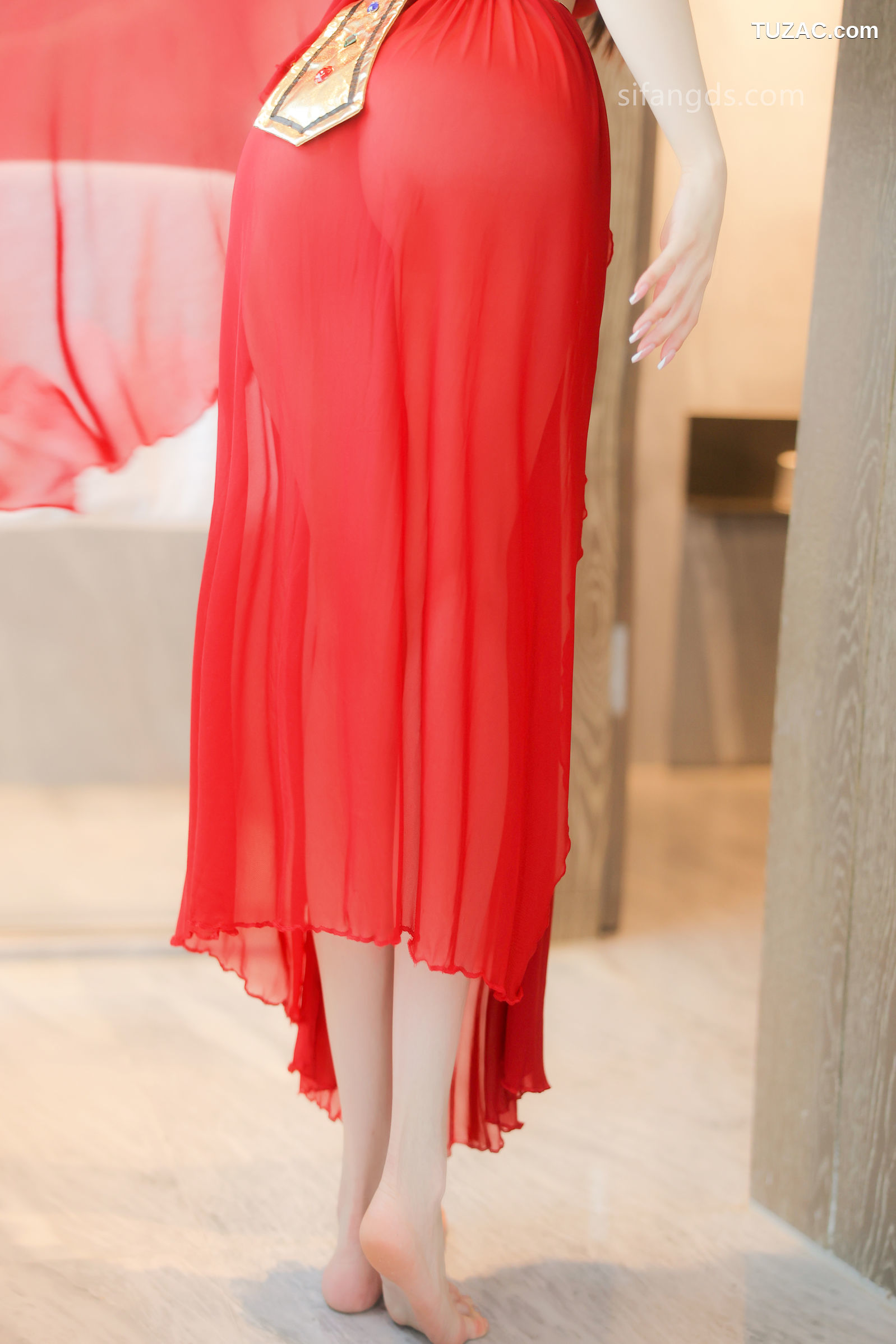 XR-Uncensored-清妙-红色舞裙-XiuRen秀人网-8420-西域风红色舞裙爆乳-2024.04.19