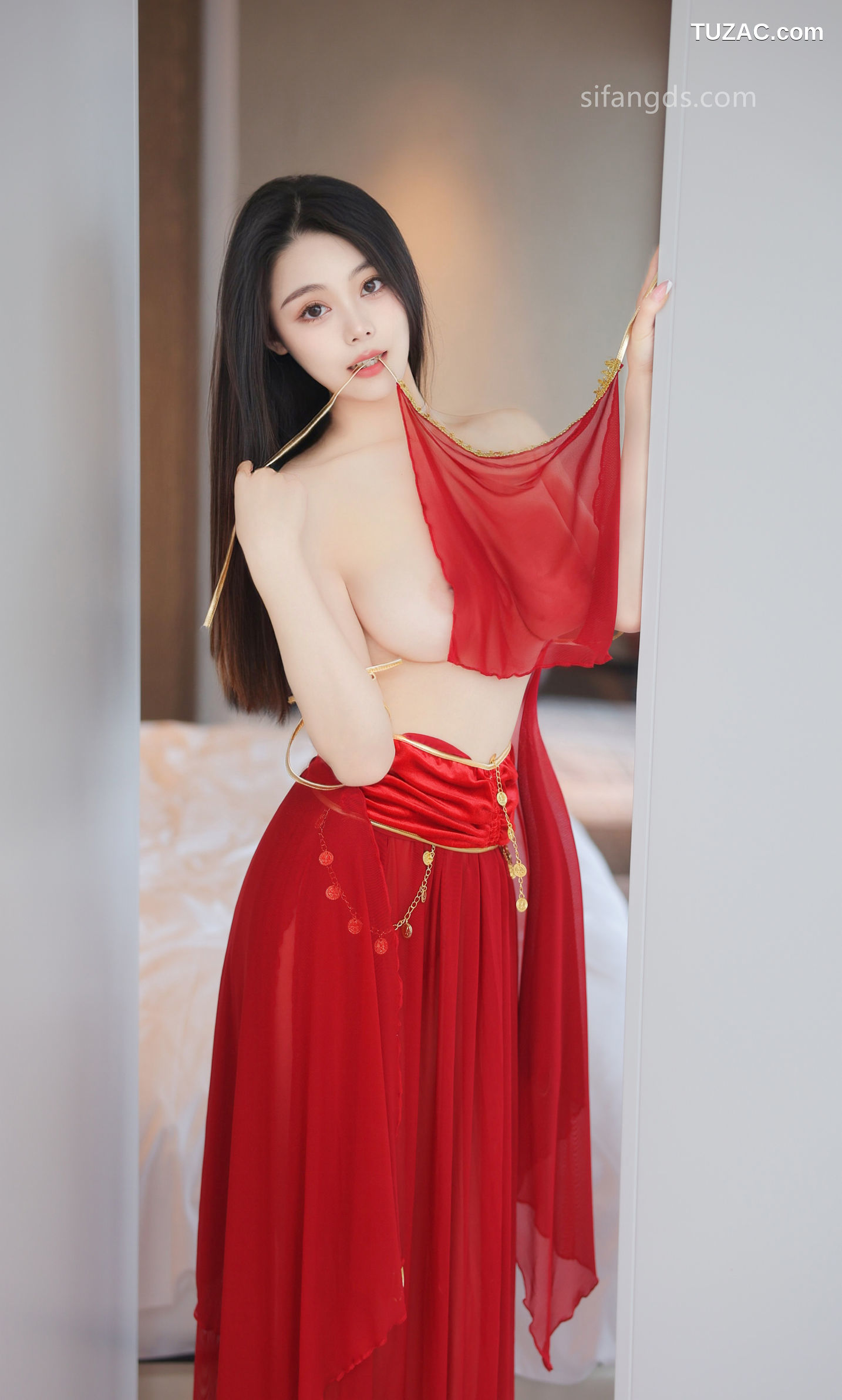XR-Uncensored-清妙-红色舞裙-XiuRen秀人网-8420-西域风红色舞裙爆乳-2024.04.19