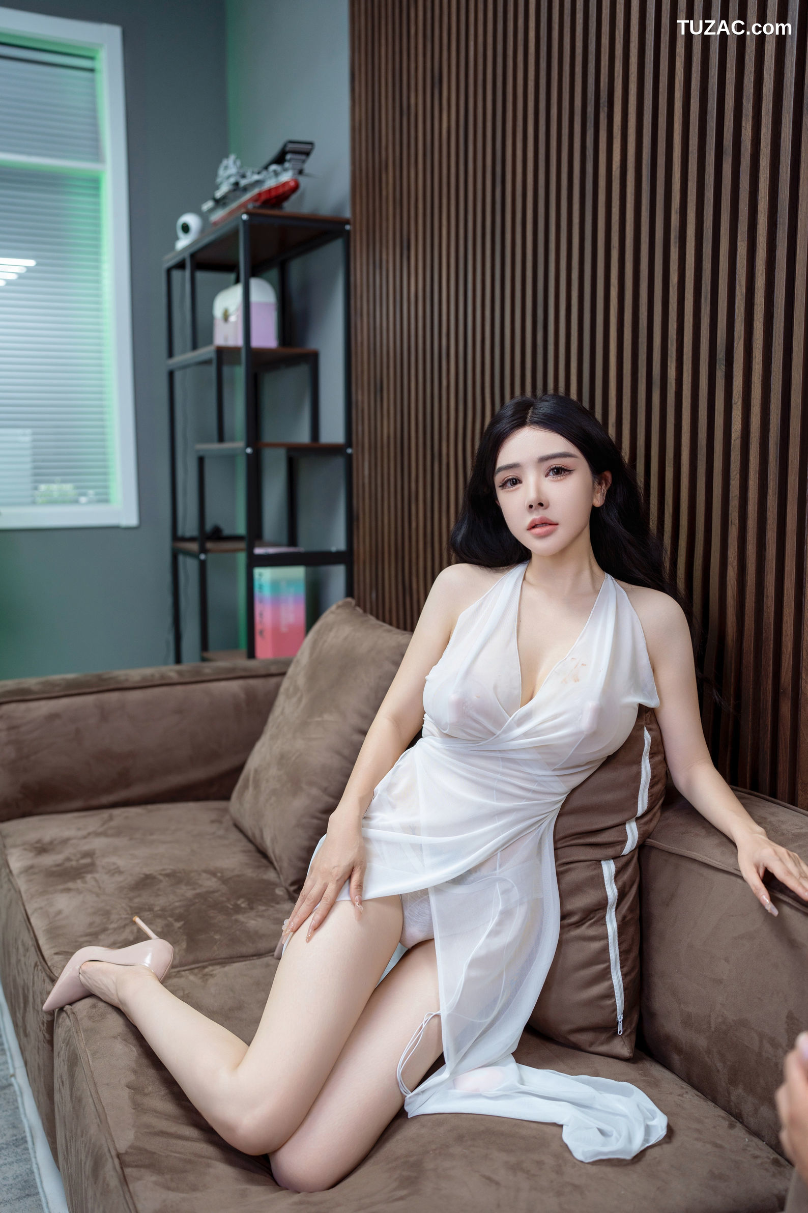 XR-Uncensored-潘娇娇-白纱裙下的秘密-XingYan星颜社-372-白纱裙爆乳-2025.07.18