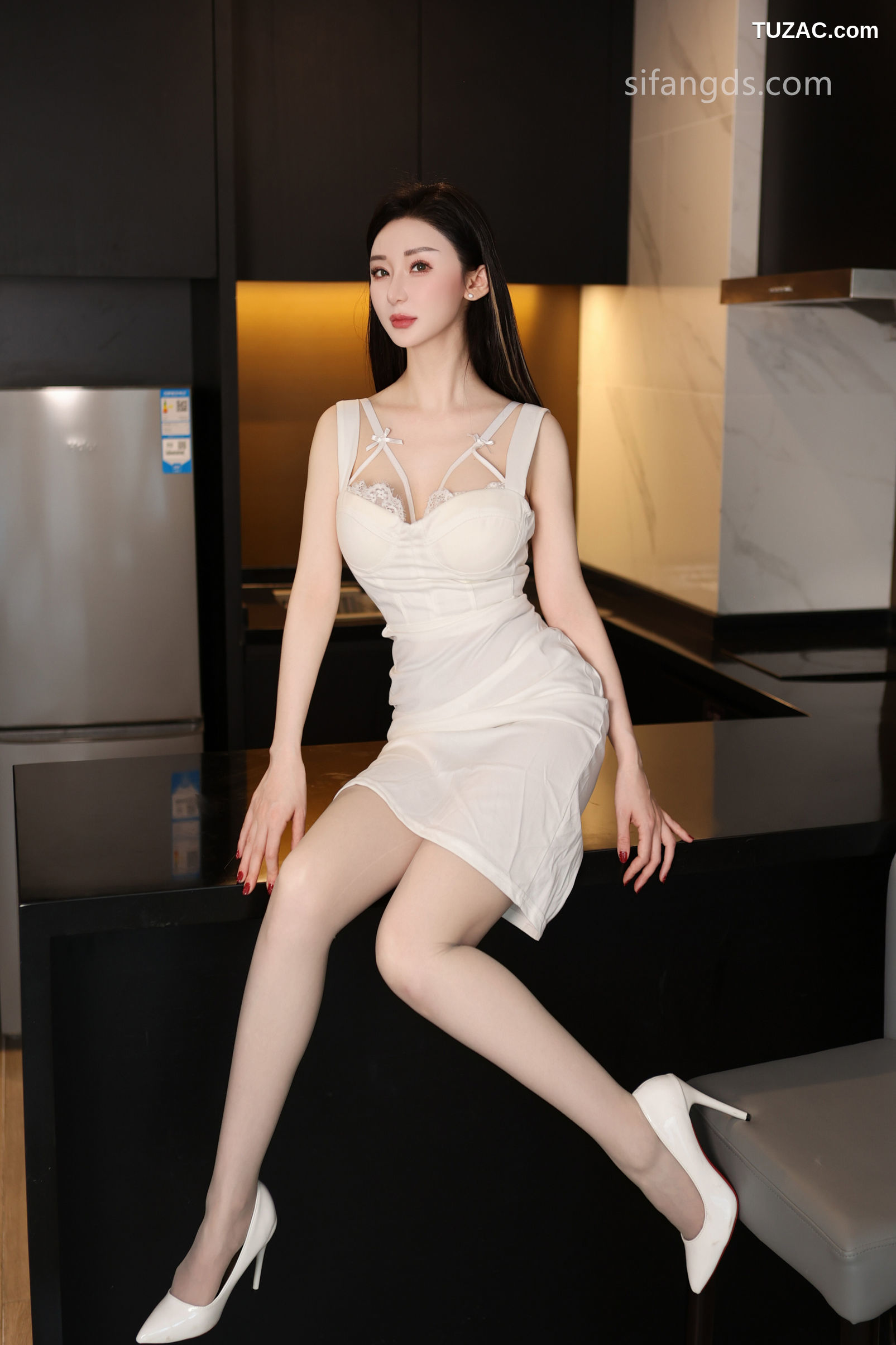 XR-Uncensored-田兮白-OL装-定制稀缺-R18-XiuRen秀人网-7756-内购私拍