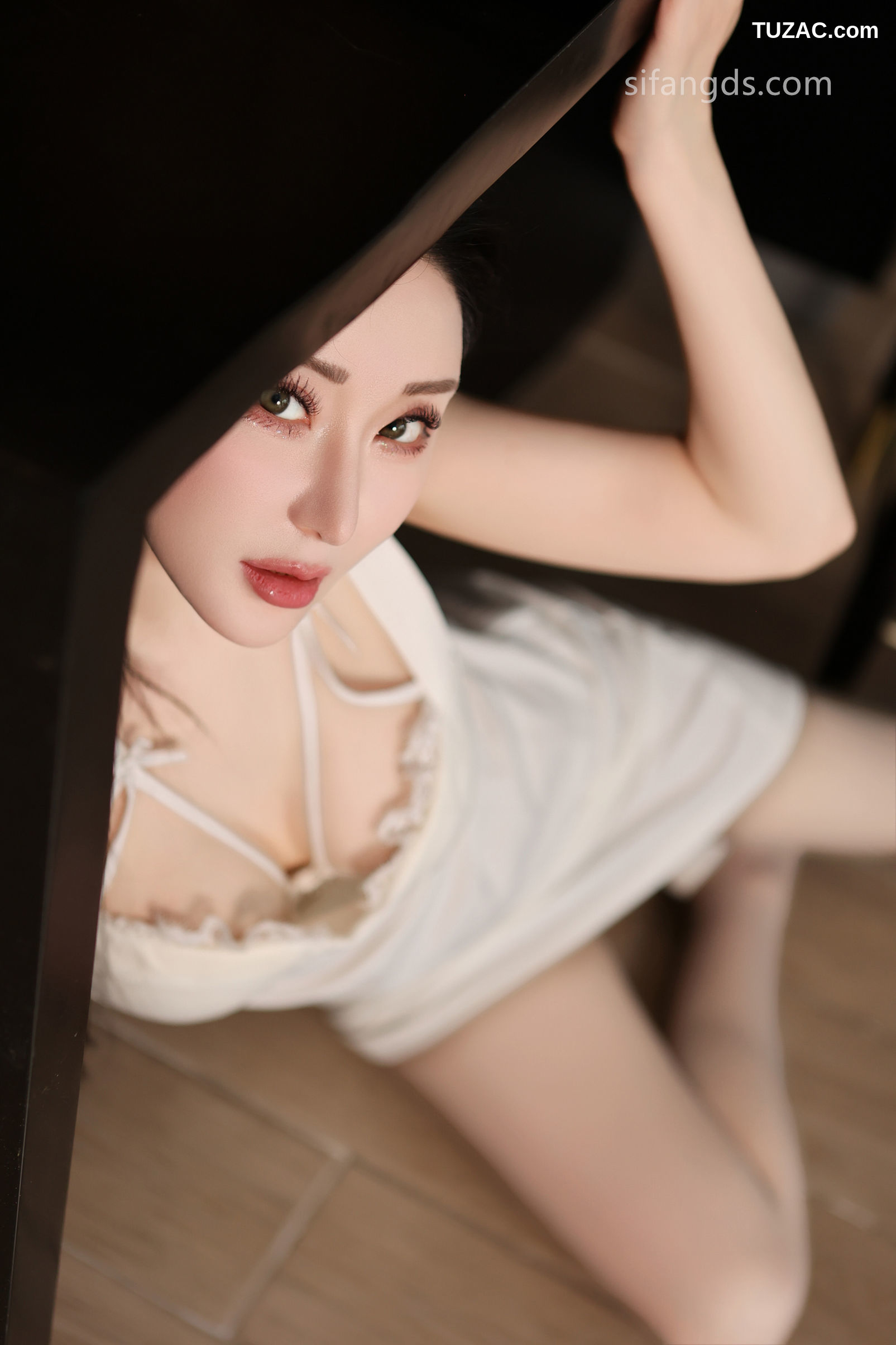 XR-Uncensored-田兮白-OL装-定制稀缺-R18-XiuRen秀人网-7756-内购私拍