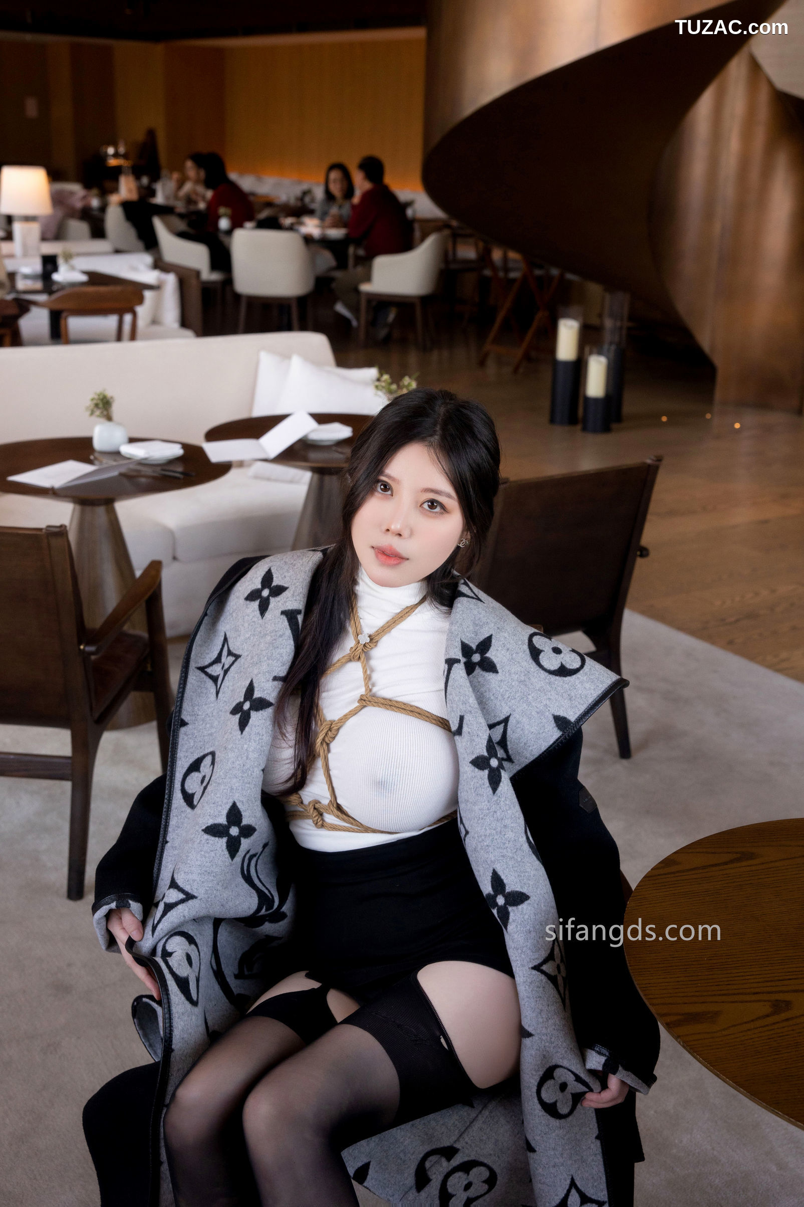 XR-Uncensored-白茹雪-秀人网模特-复出首秀作品-XiuRen秀人网-8390-内购私拍