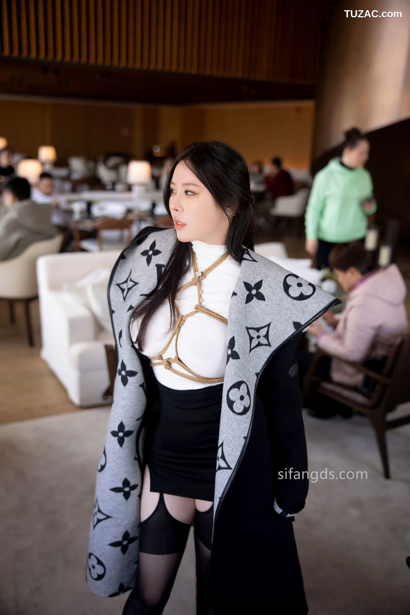 XR-Uncensored-白茹雪-秀人网模特-复出首秀作品-XiuRen秀人网-8390-内购私拍