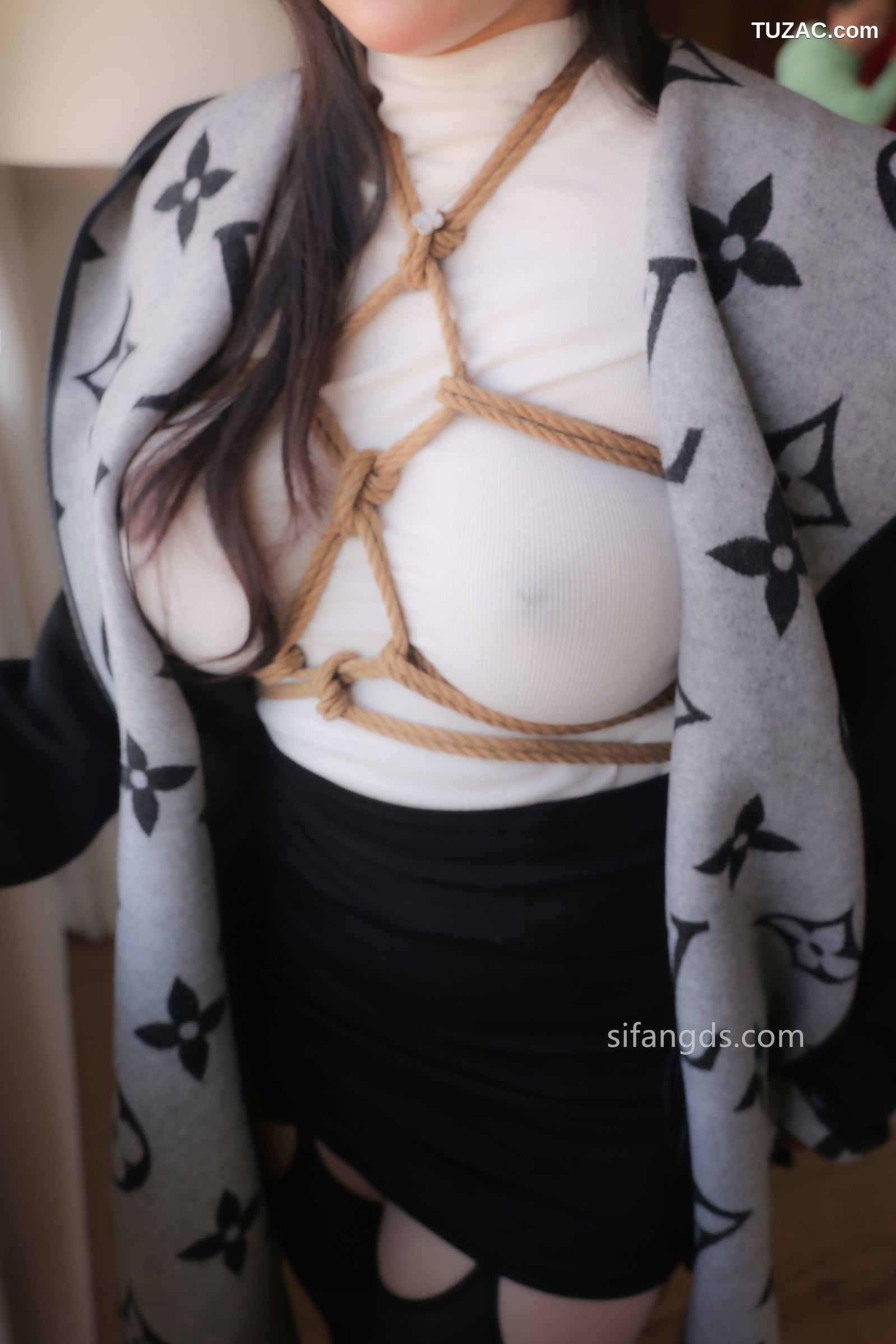 XR-Uncensored-白茹雪-秀人网模特-复出首秀作品-XiuRen秀人网-8390-内购私拍