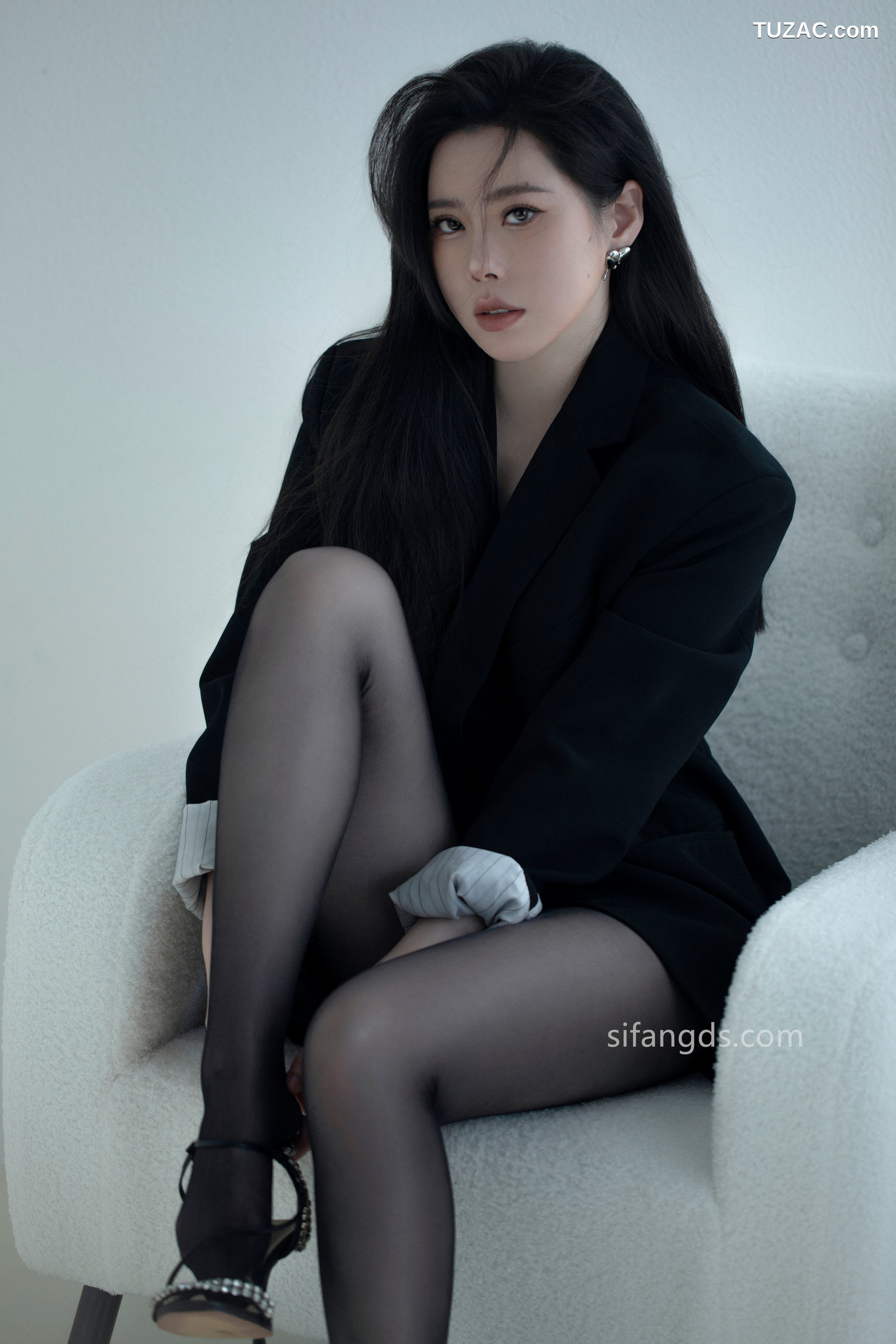 XR-Uncensored-白茹雪-秀人网模特-复出首秀作品-XiuRen秀人网-8390-内购私拍