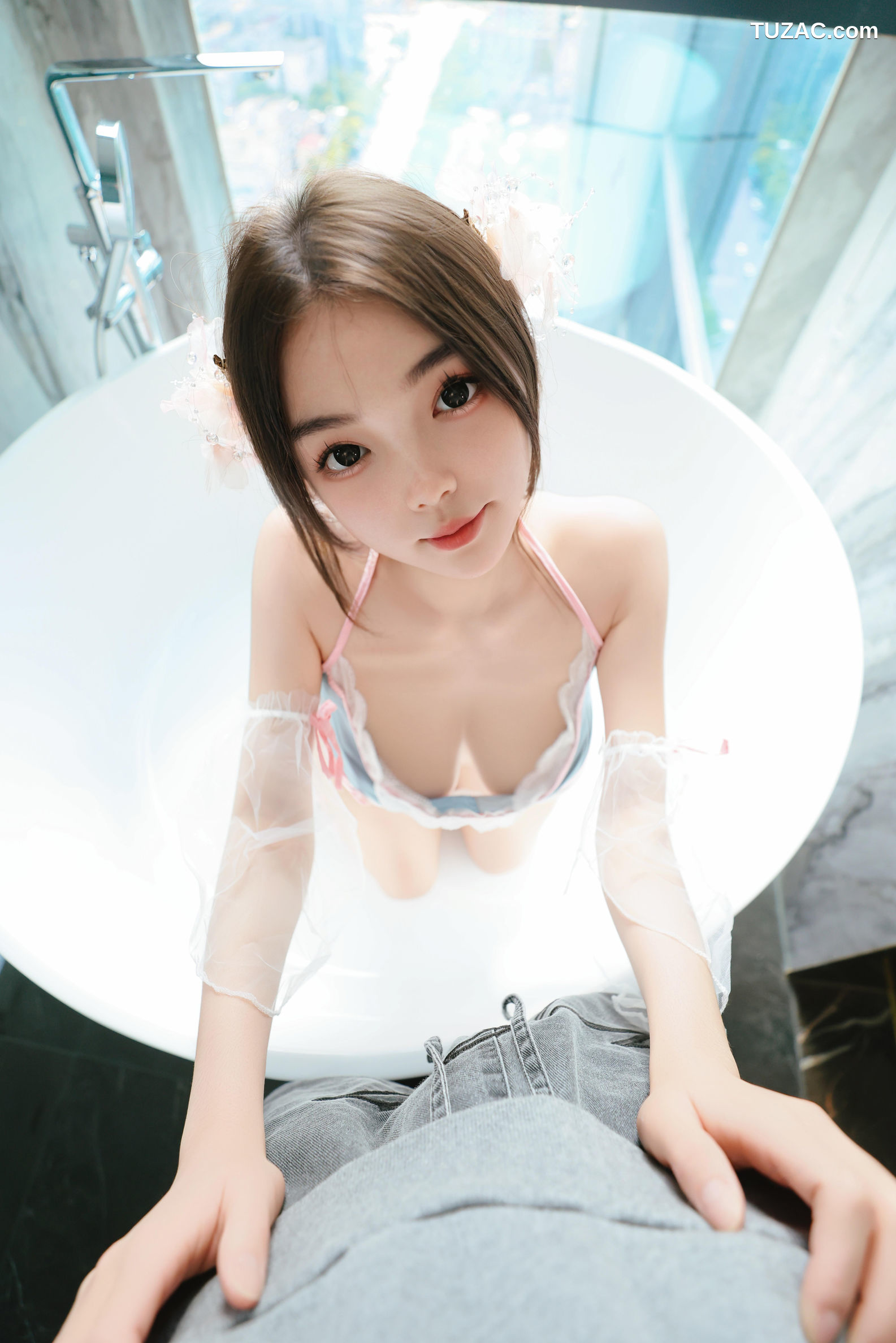 XR-Uncensored-苏软软-新人首秀鲜花朵朵-XiuRen秀人网-10401-情趣古装-2025.06.12