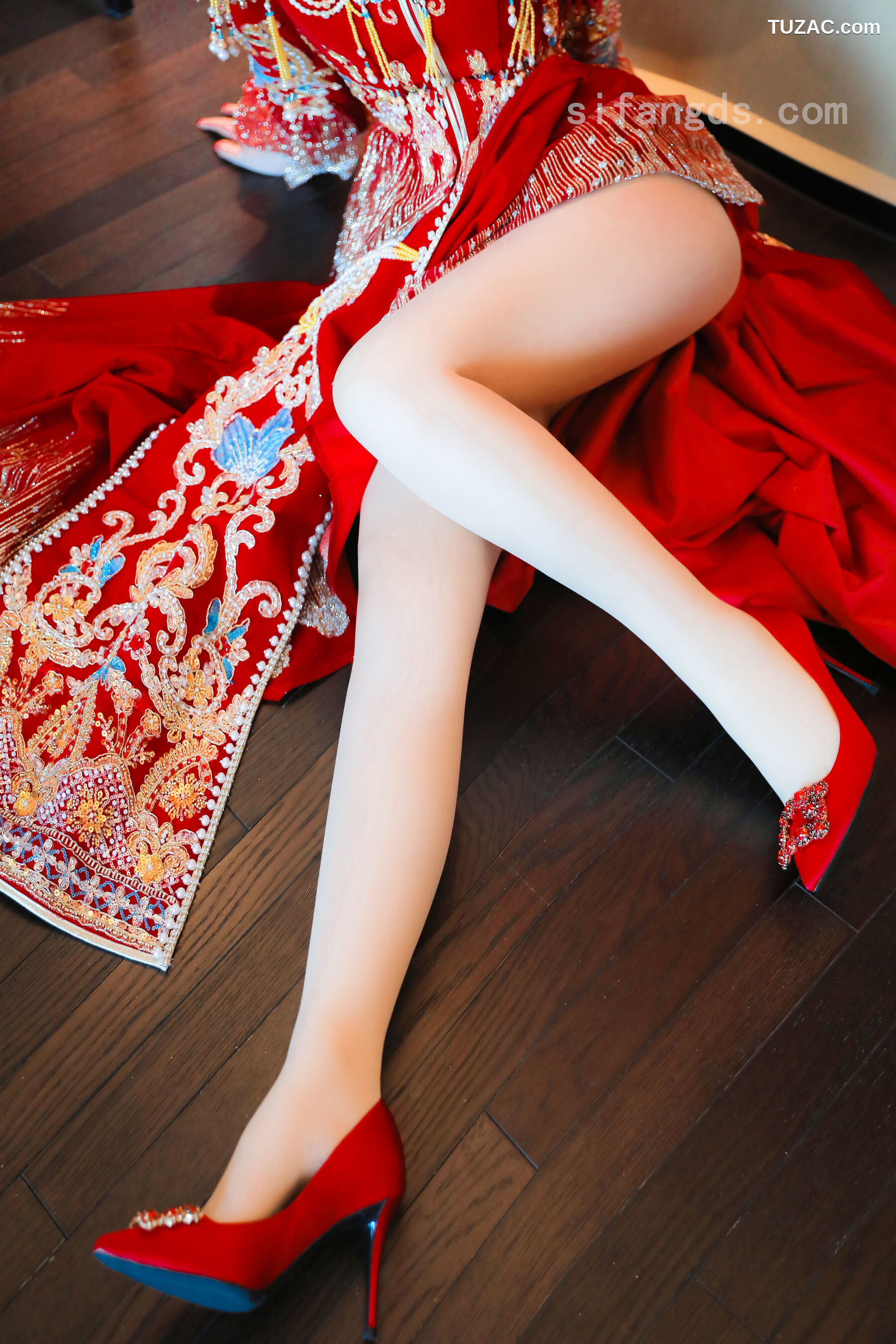 XR-Uncensored-蛋蛋宝-秀禾服-R18-XiuRen秀人网-9823-内购私拍