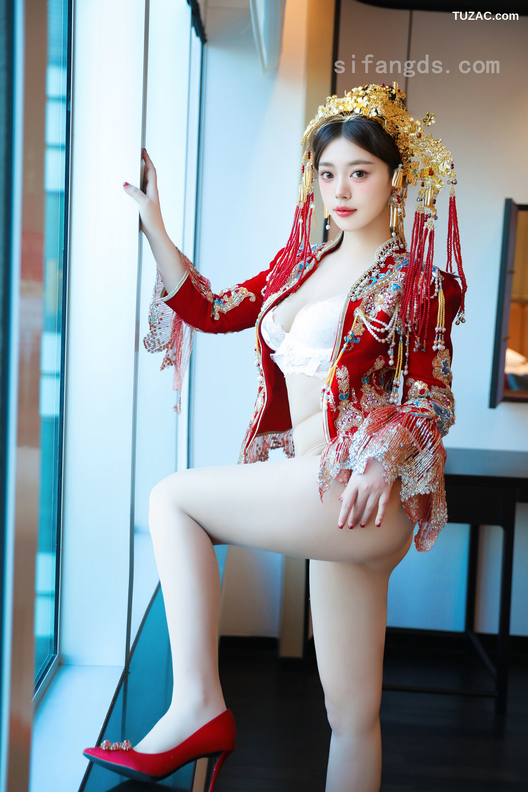 XR-Uncensored-蛋蛋宝-秀禾服-R18-XiuRen秀人网-9823-内购私拍