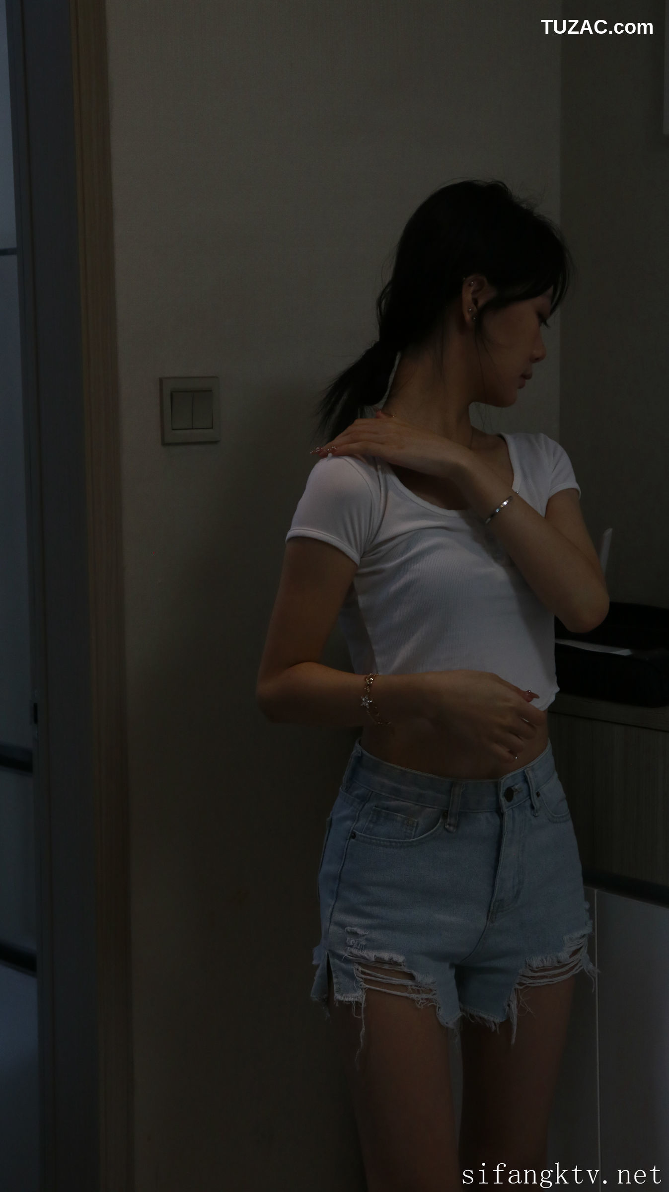XR-Uncensored-谢小蒽-窗边的私语