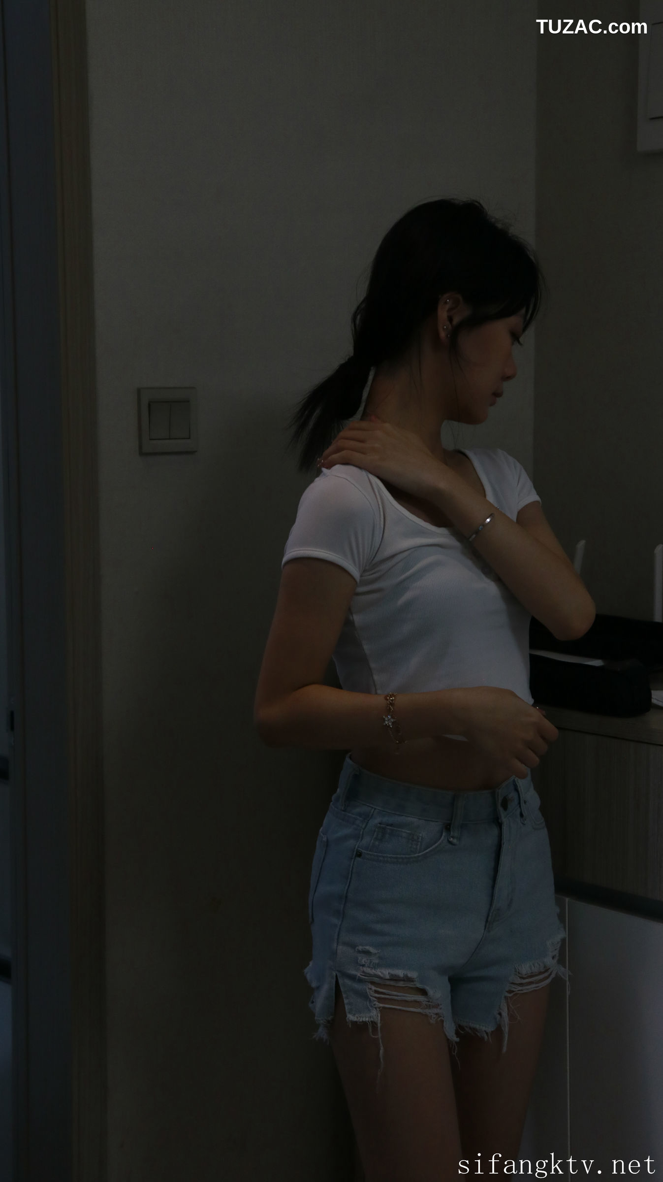 XR-Uncensored-谢小蒽-窗边的私语